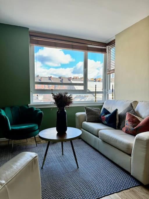 Two Bedroom Maisonette In The Heart Of The West End Apartment Glasgow