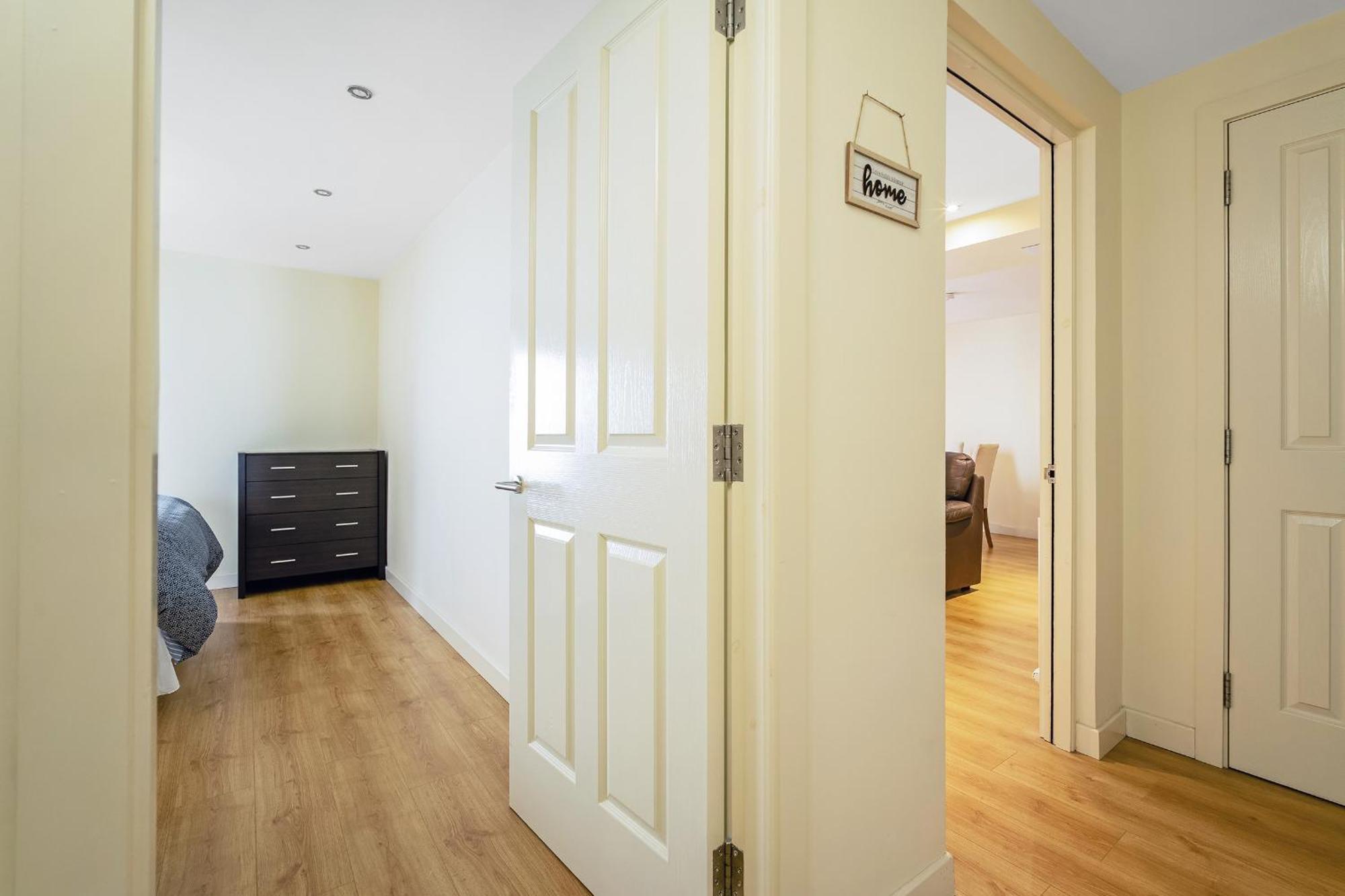 Bell Street Apartment *