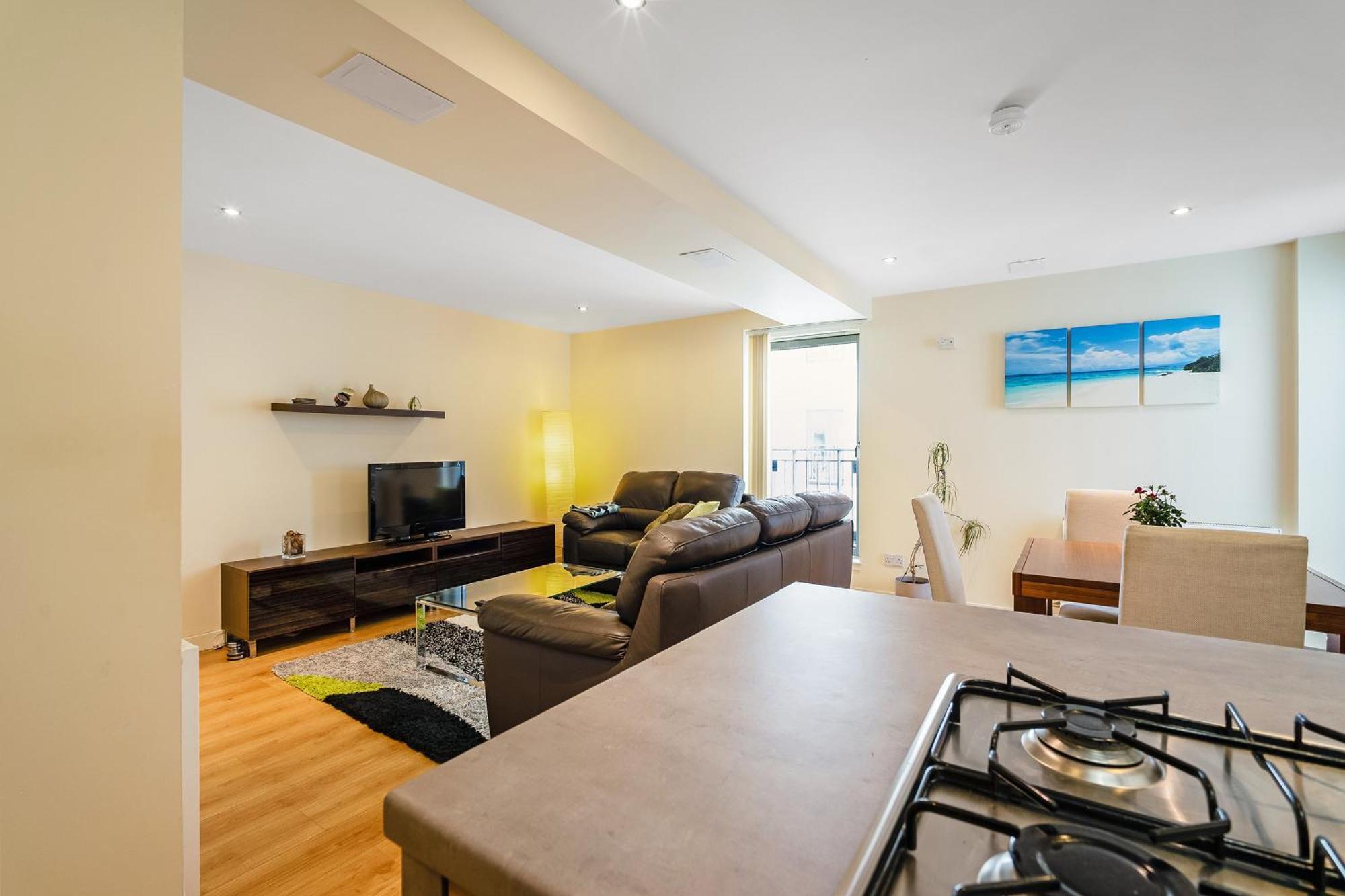 Bell Street Apartment *