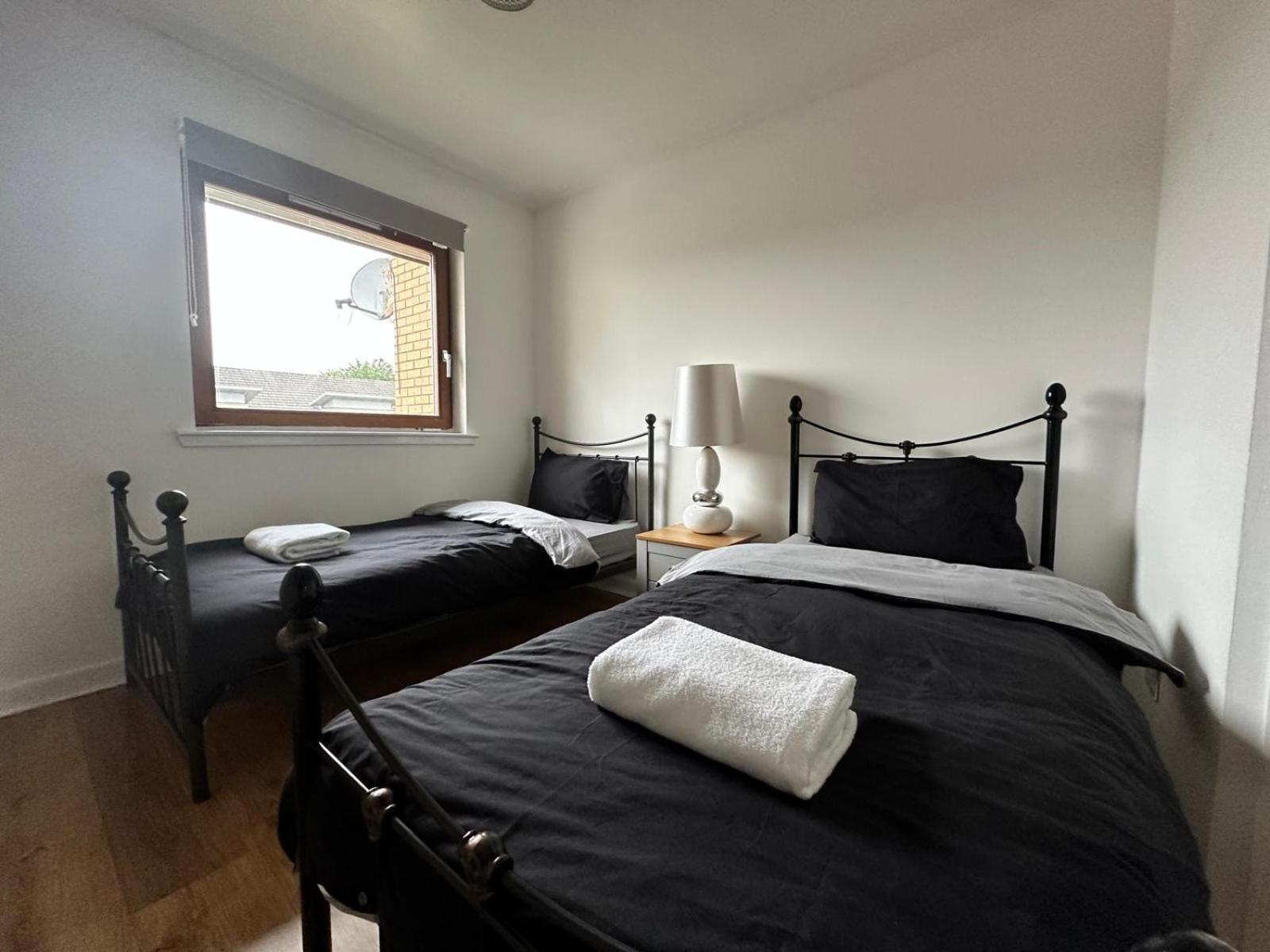 2 Bed Entire Upper Flat In Apartment *