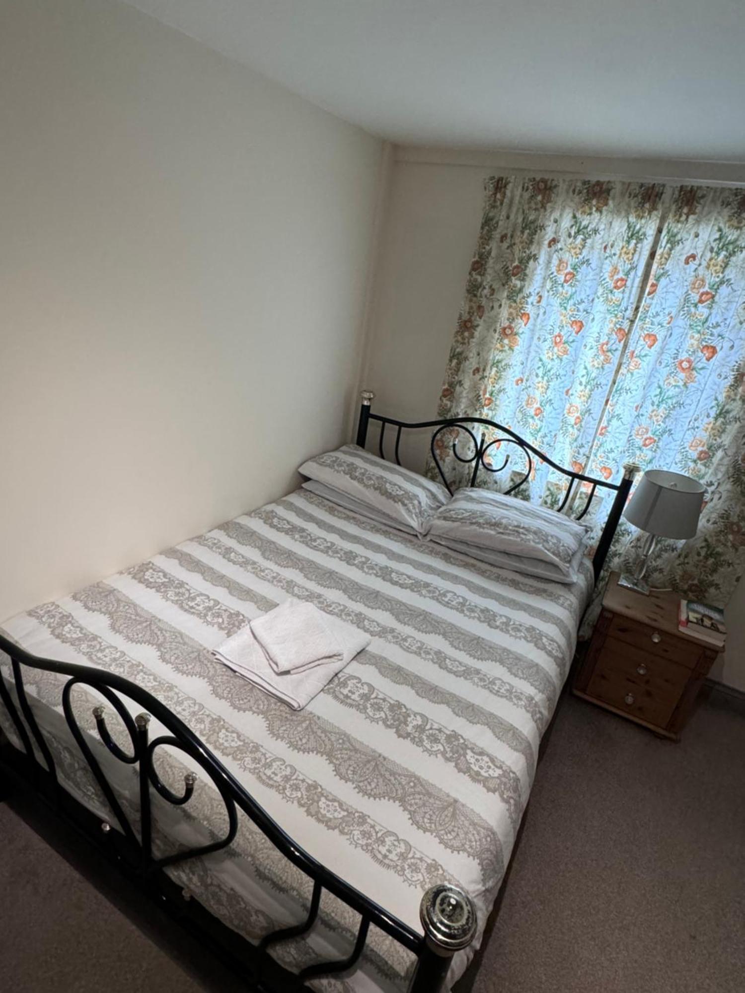 Cozy With A Comfy Double Bed * Glasgow