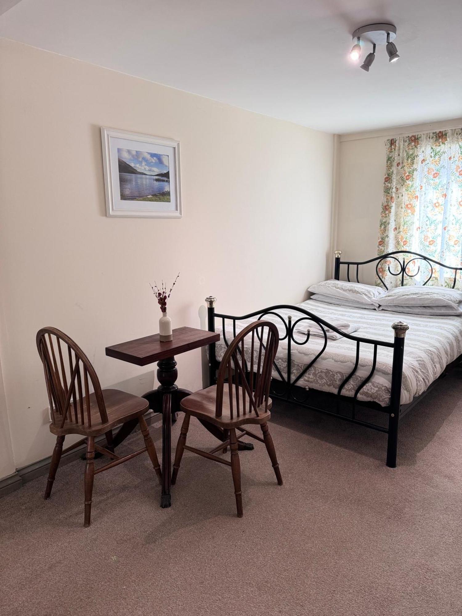 Homestay Cozy With A Comfy Double Bed