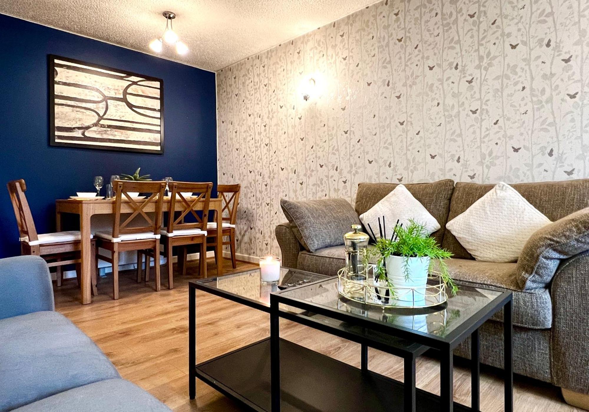 Apartment Ground Floor Flat With Free Parking & Wifi