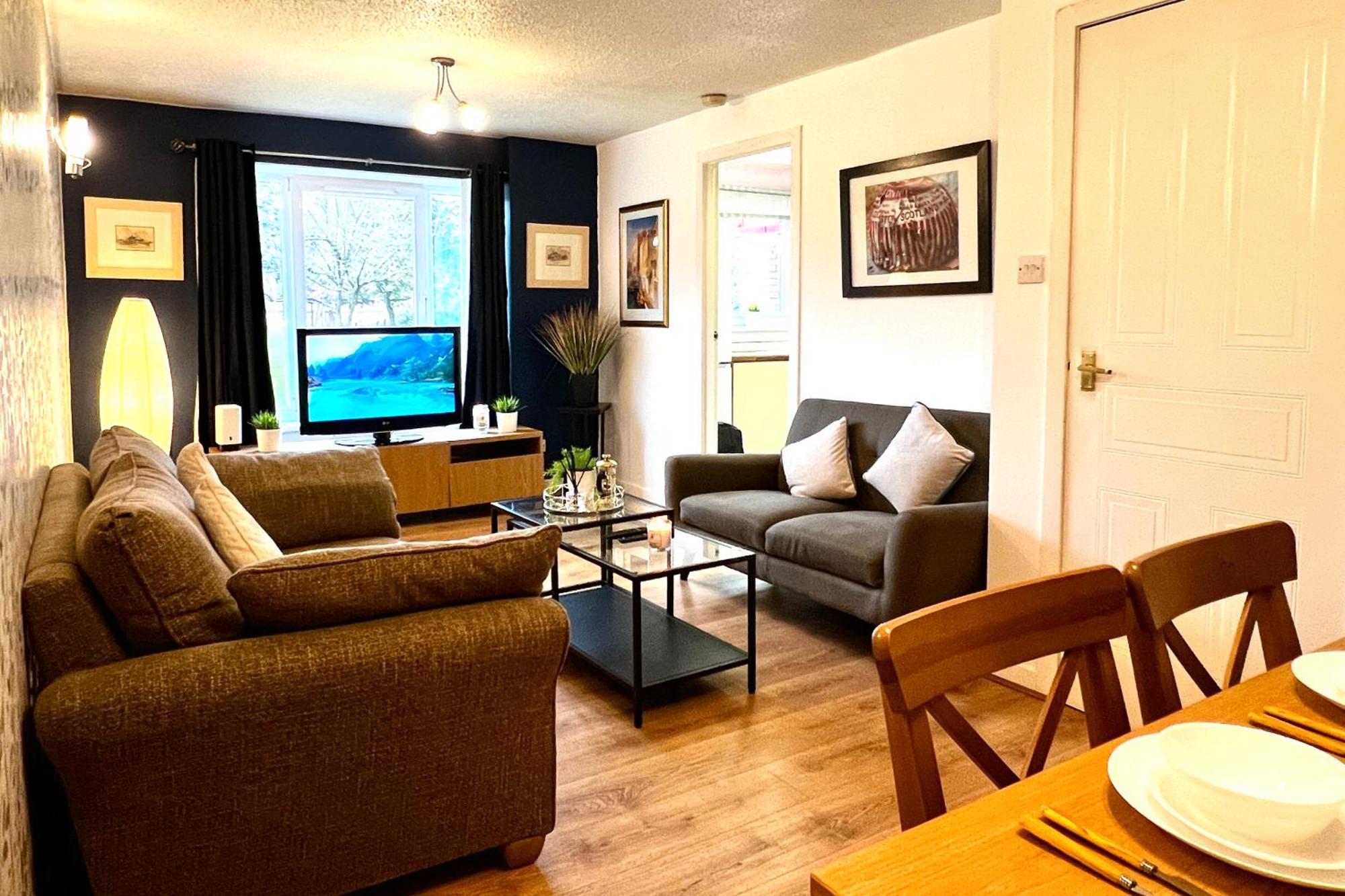 Apartment Ground Floor Flat With Free Parking & Wifi