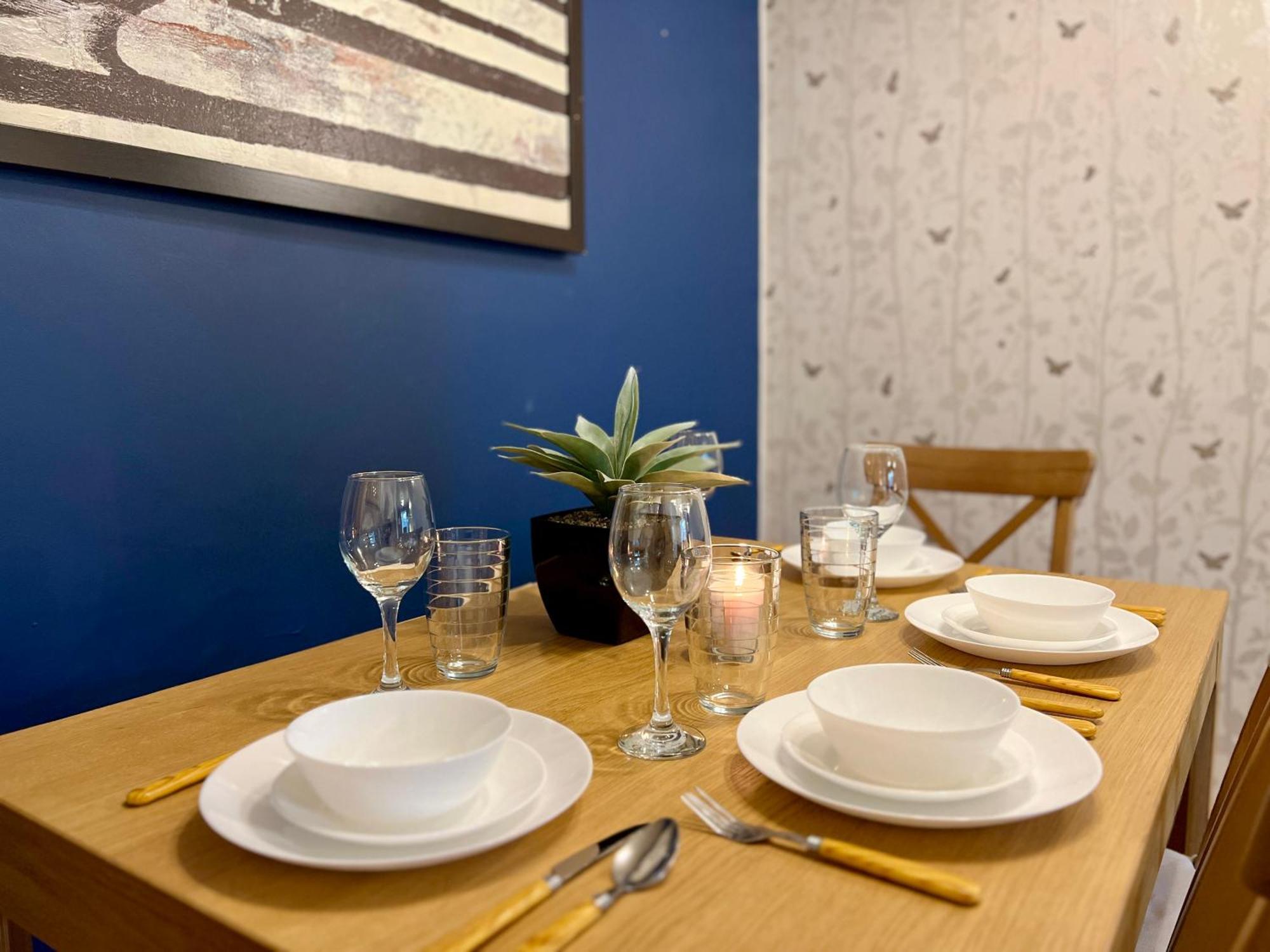 Ground Floor Flat With Free Parking & Wifi Apartment *