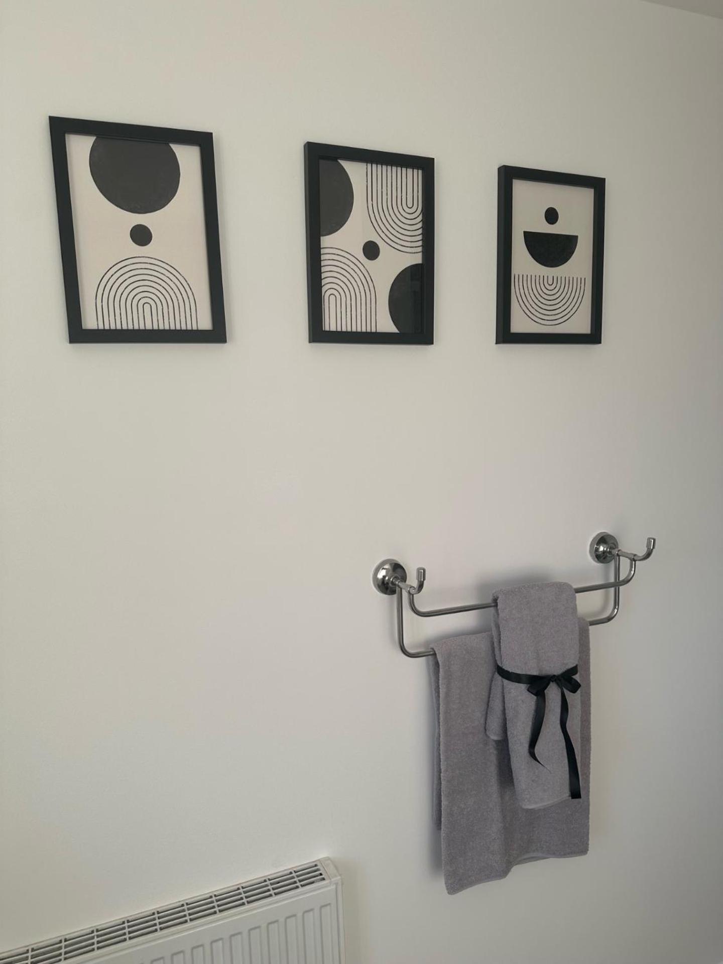 Black Daisy Apartment