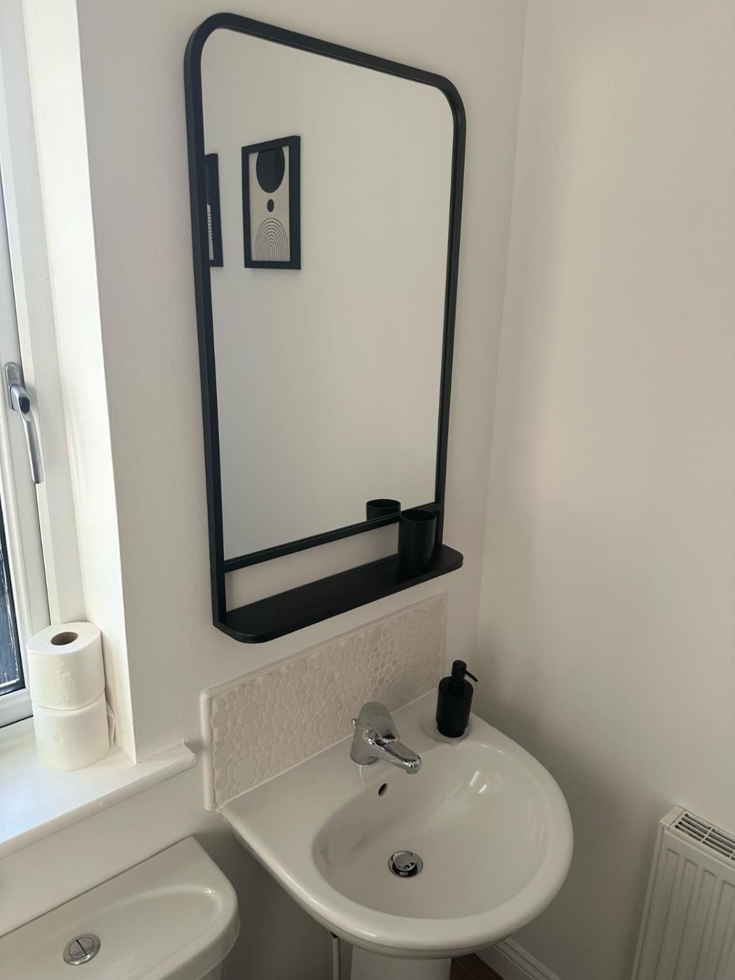 Black Daisy Apartment *