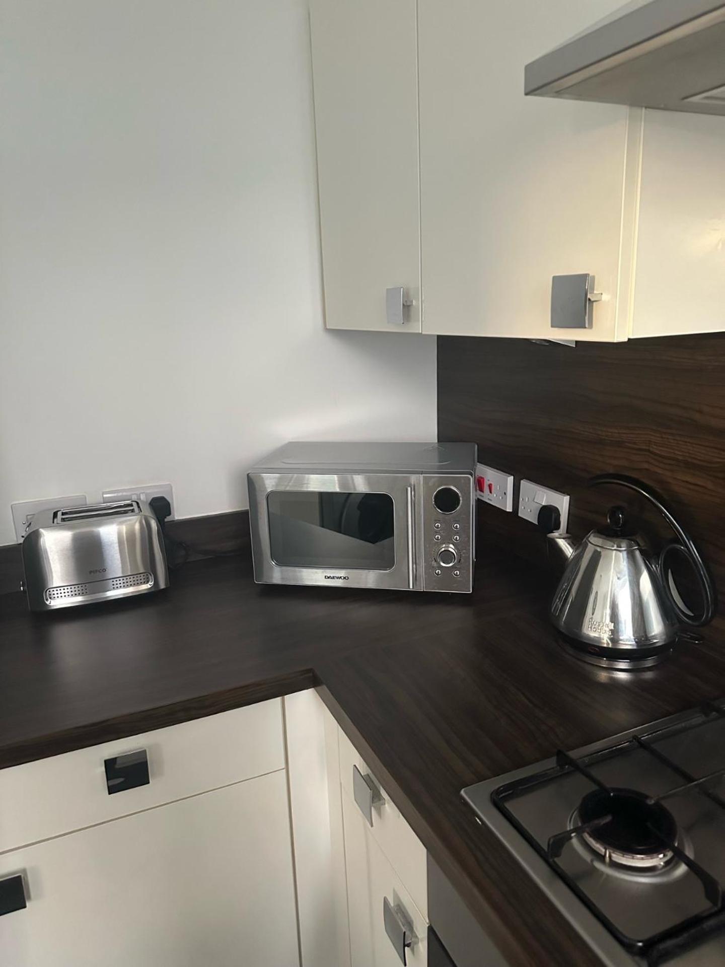 Black Daisy Apartment Glasgow