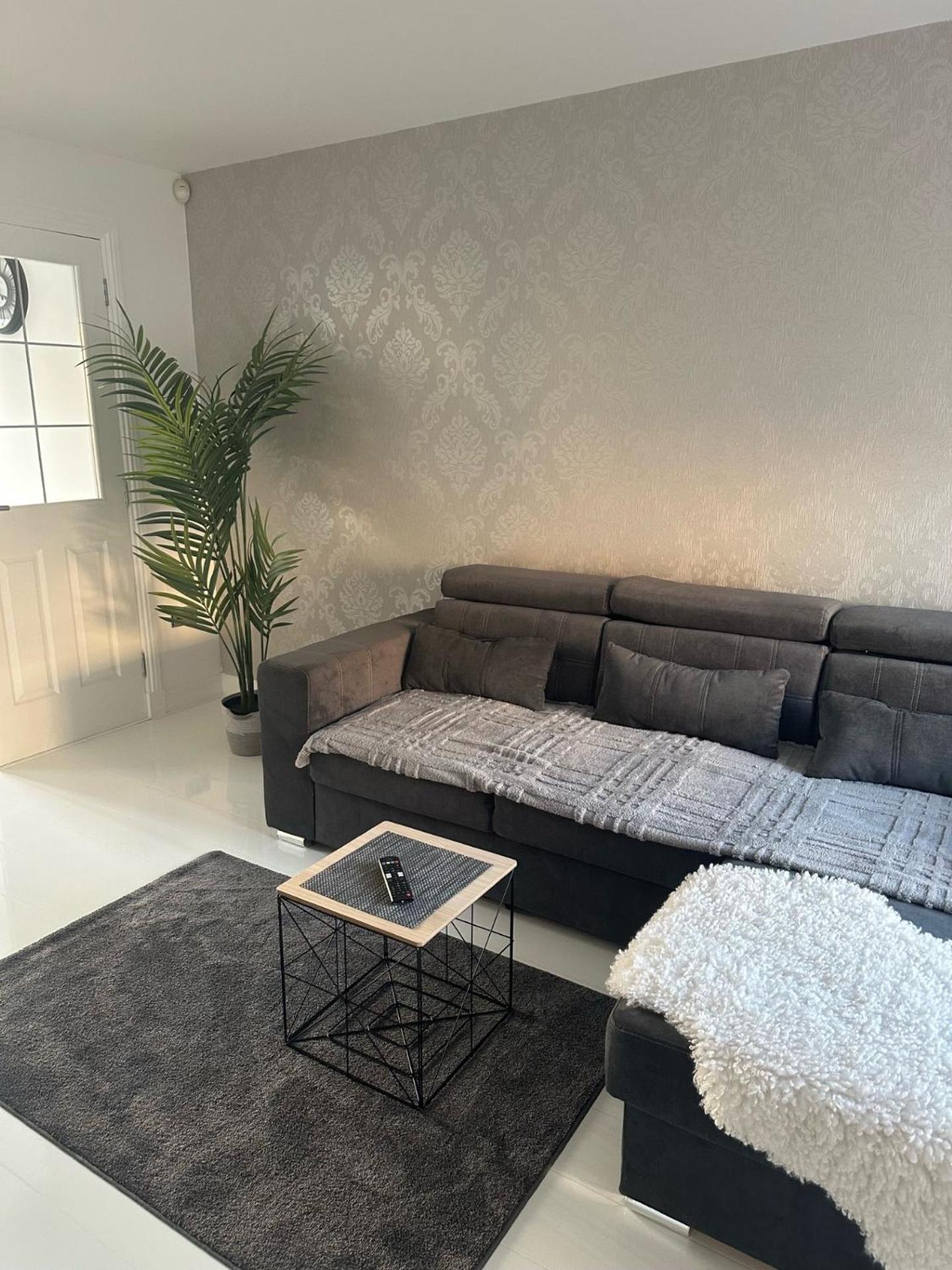 Apartment Black Daisy *