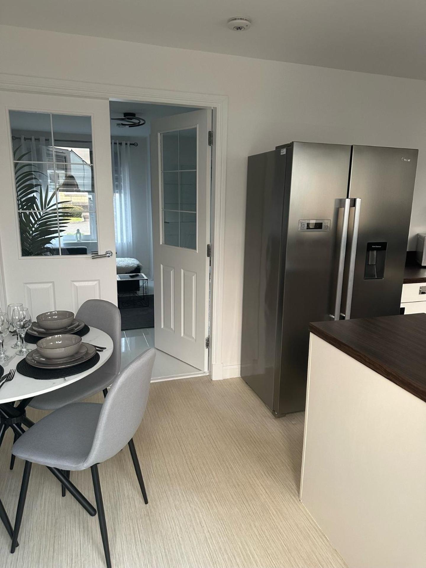 Black Daisy Apartment Glasgow