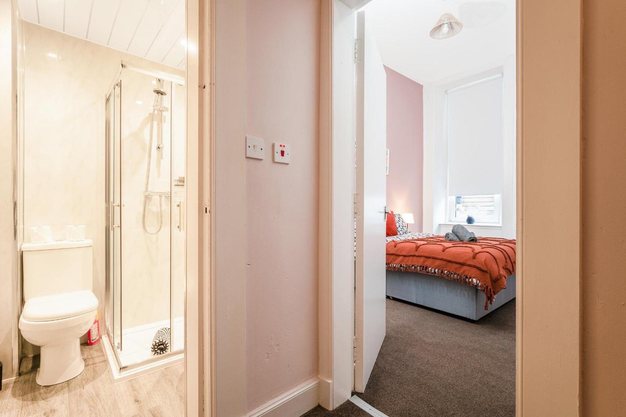 4 Beds - Gateway Getaway Glasgow