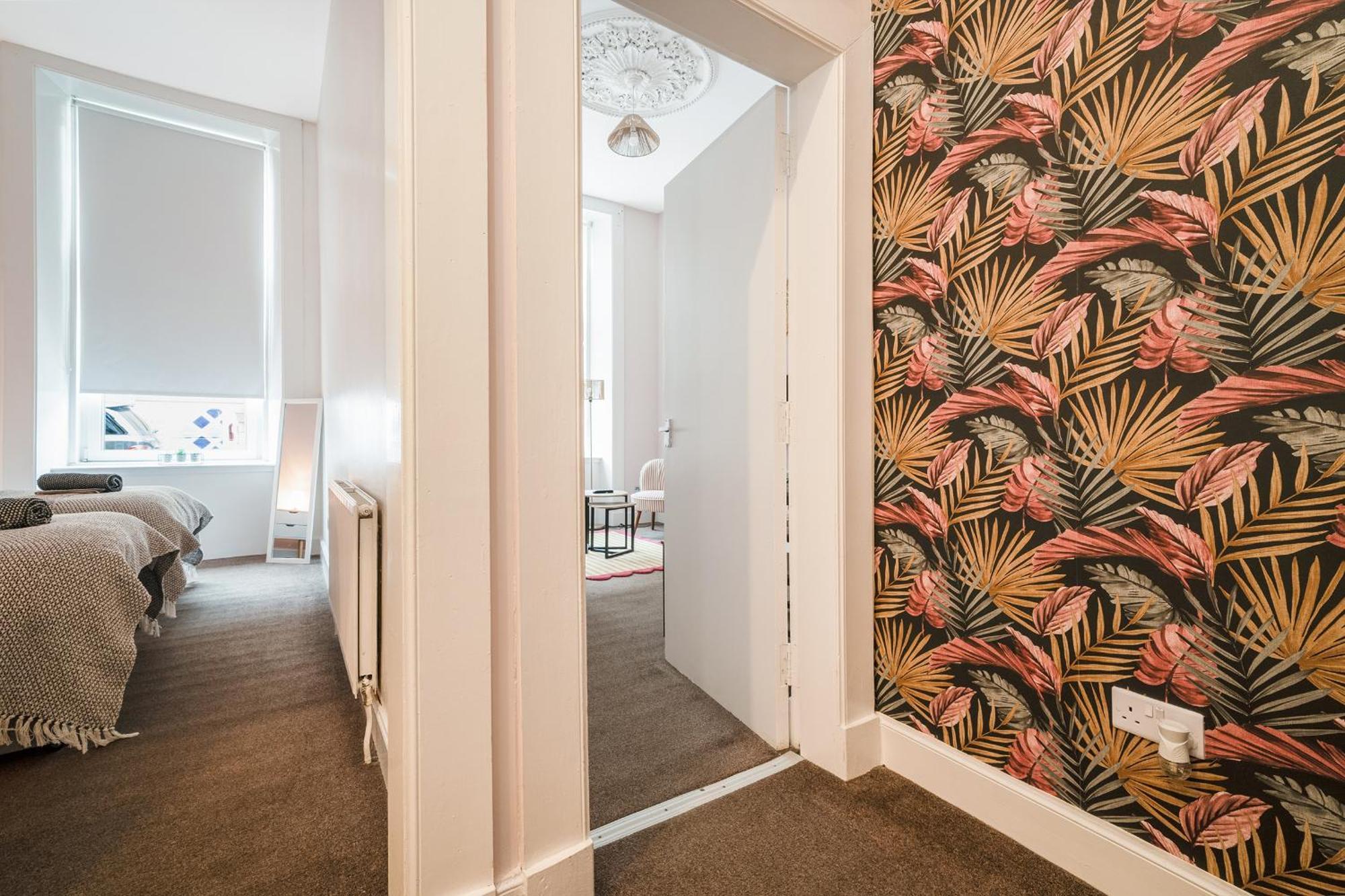 4 Beds - Gateway Getaway * Glasgow