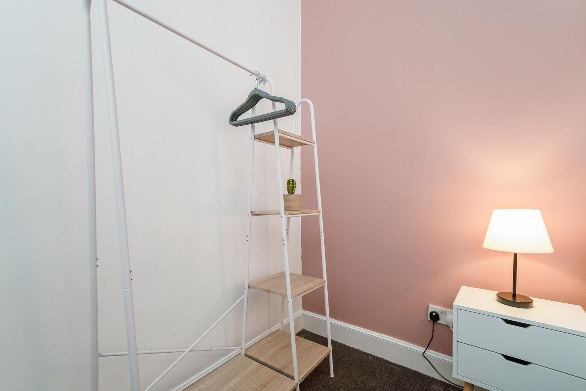 4 Beds - Gateway Getaway Apartment