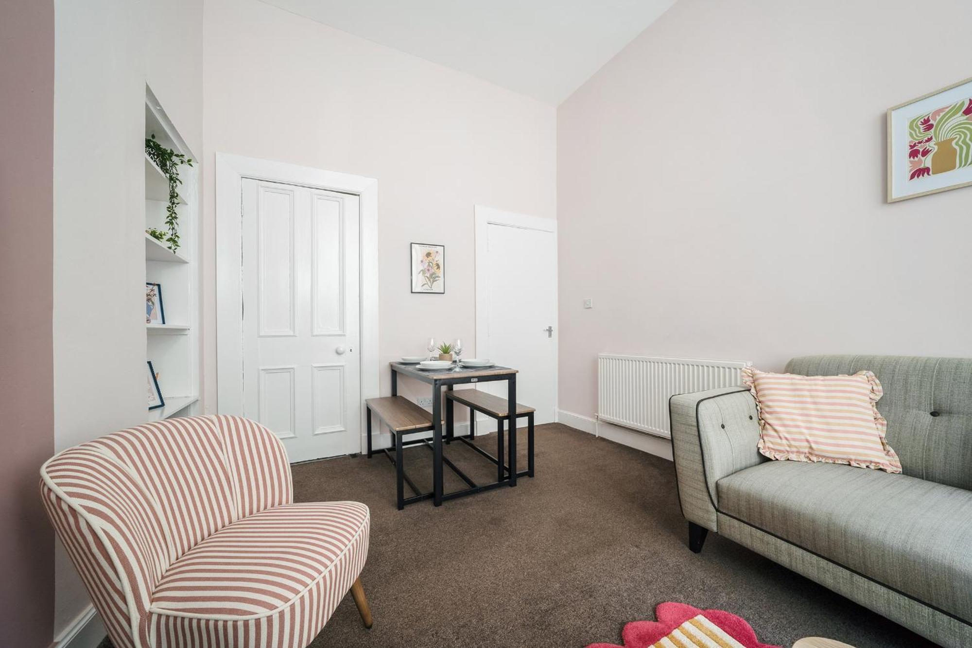 4 Beds - Gateway Getaway Apartment *