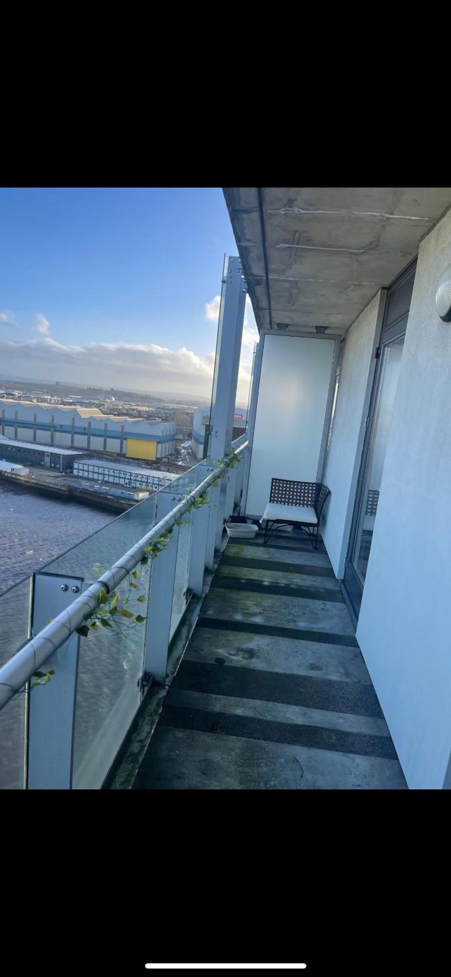 At Harbour With Balcony And River View Apartment