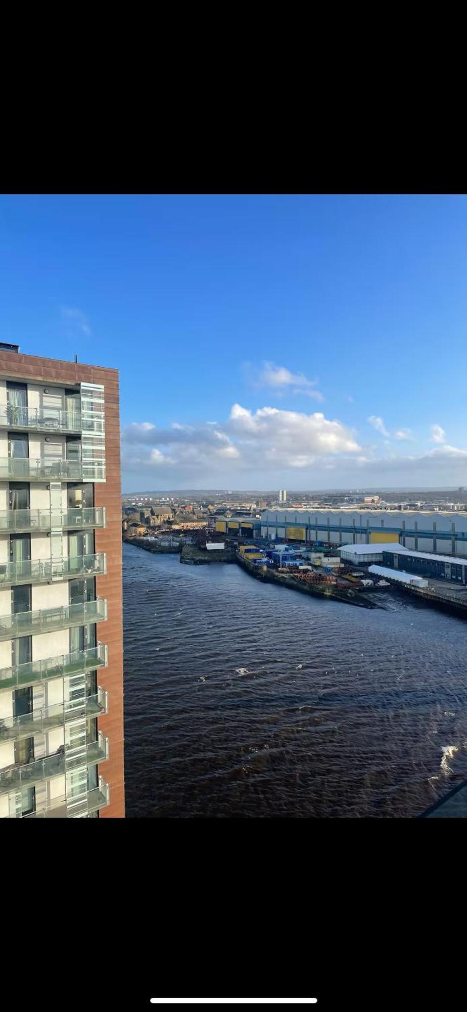 At Harbour With Balcony And River View * Glasgow