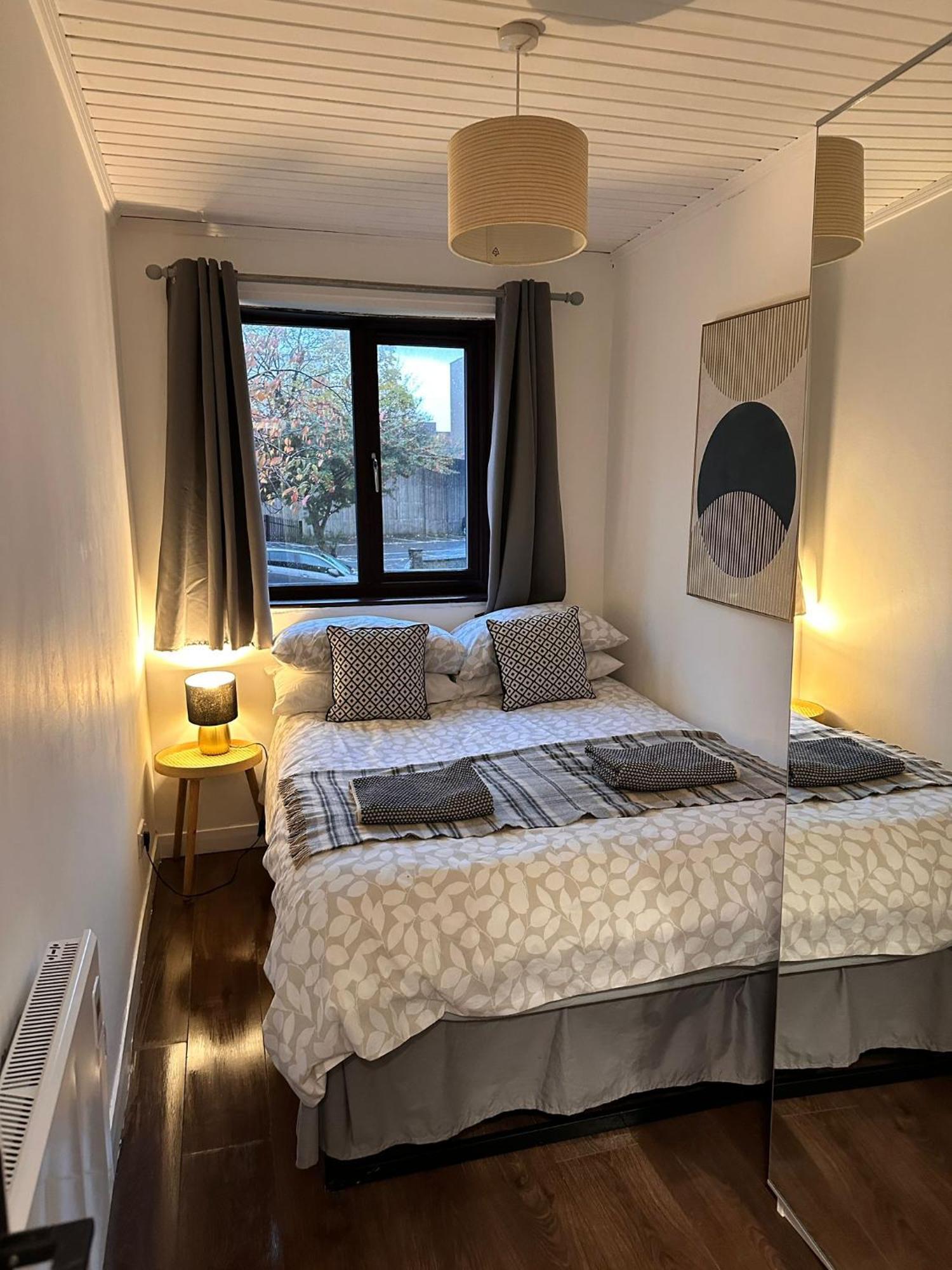 Brightcentral With Parking Apartment Glasgow