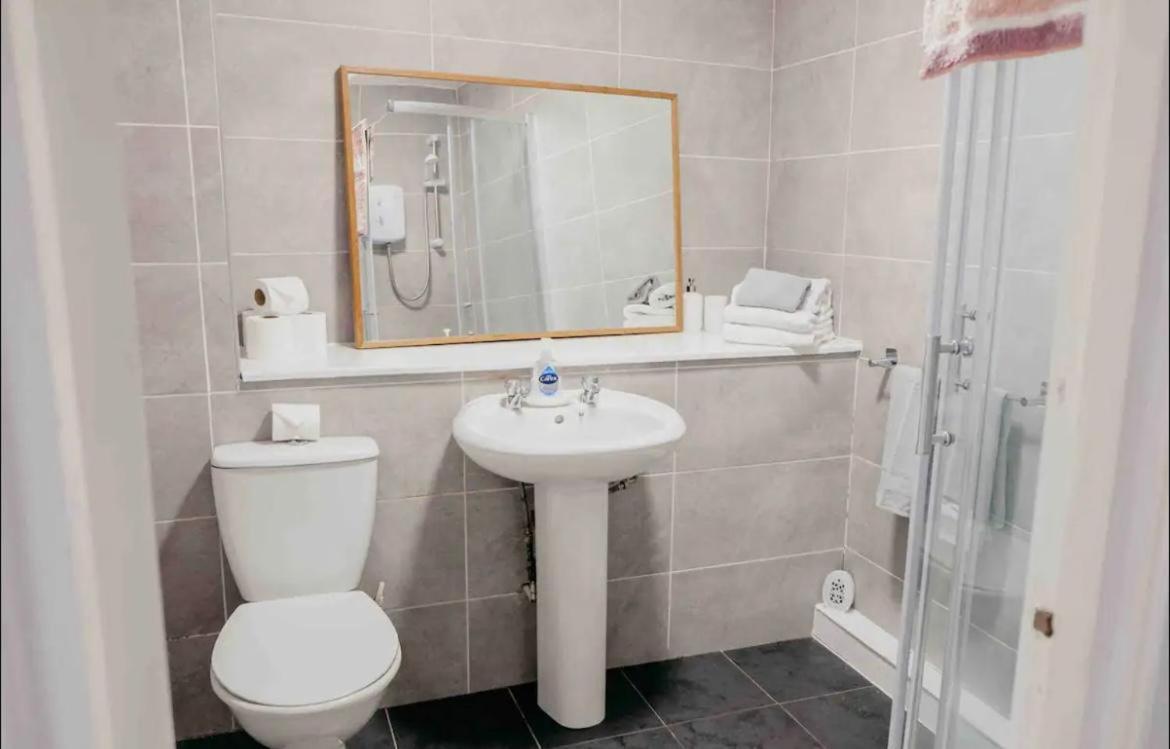 - 1 Bedroom Apartment *