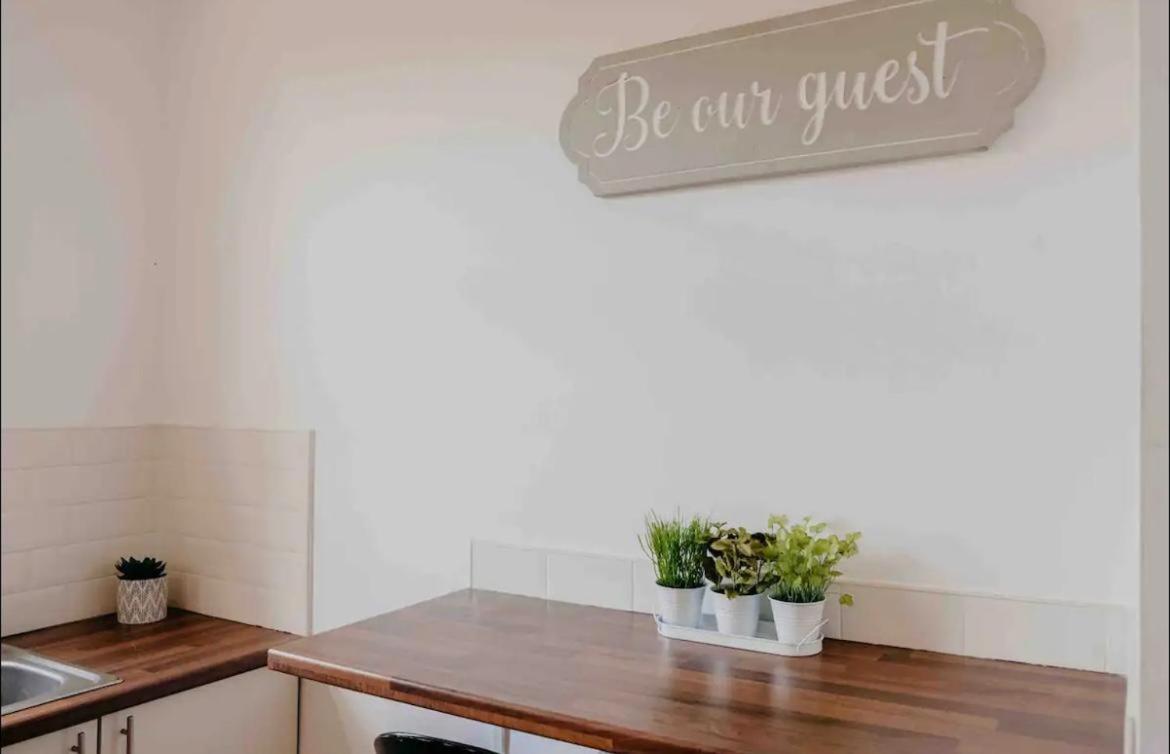 1 Bedroom Apartment *