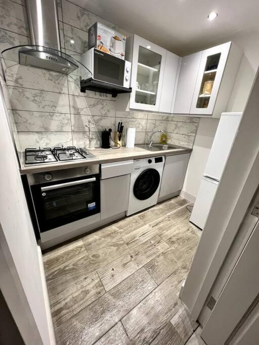 Queens Park Area, Beautiful Vibrant Ground Floor Lovely