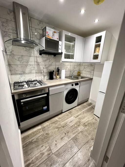 Queens Park Area, Beautiful Vibrant Ground Floor Lovely *