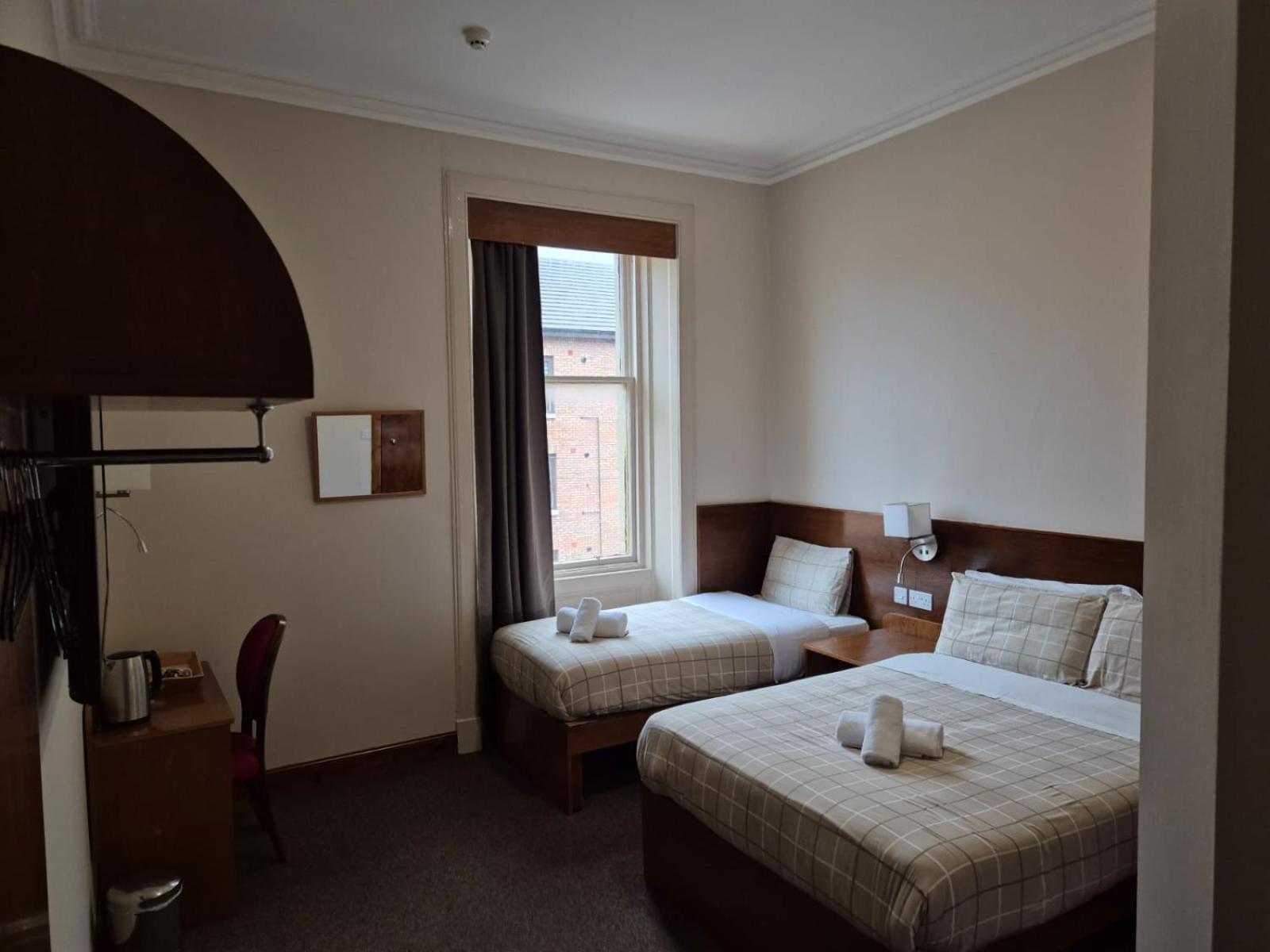 Douglas Hotel