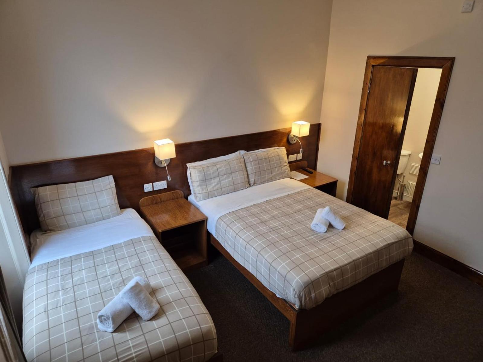 Douglas Hotel 3*
