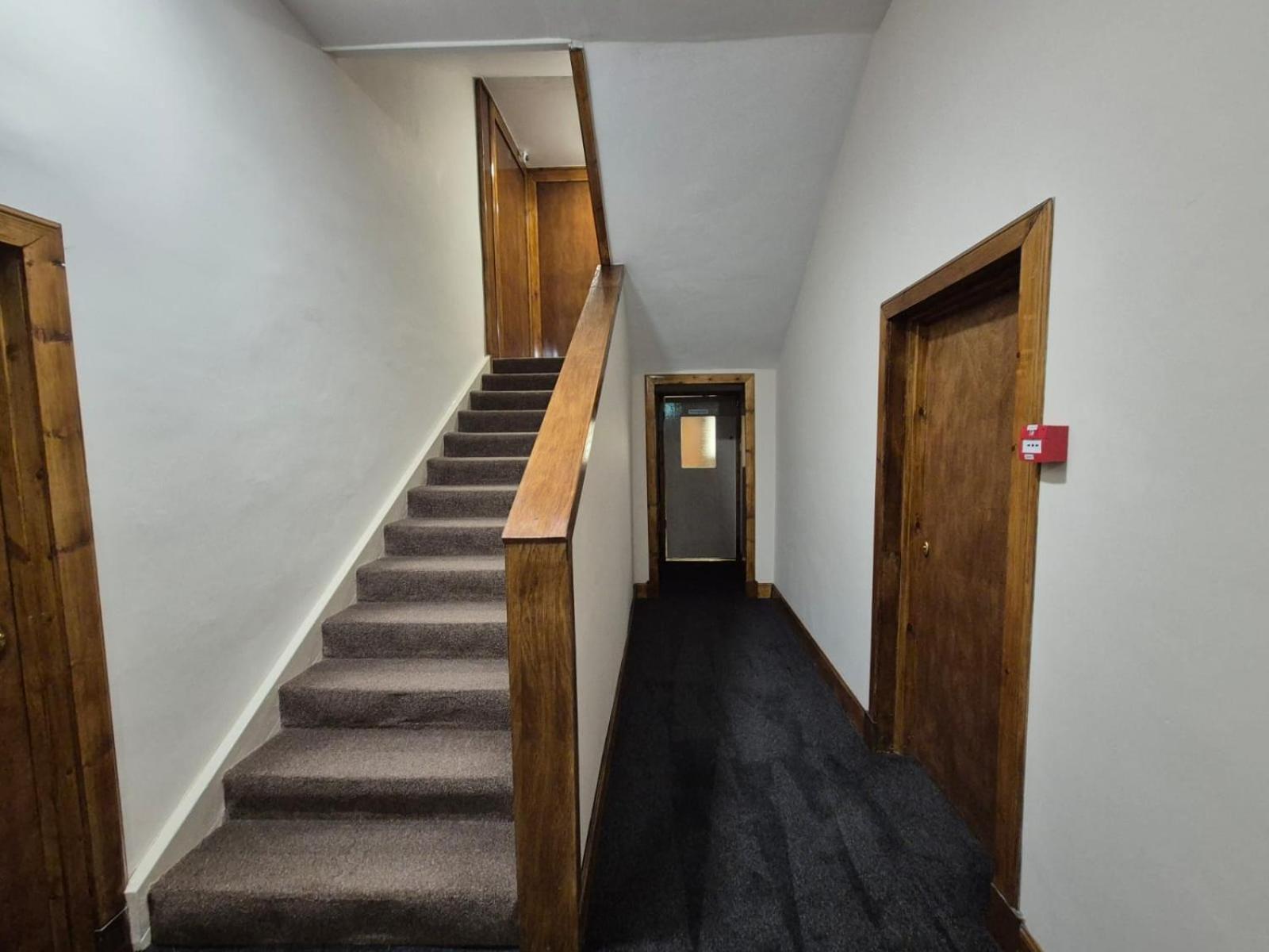 Douglas Hotel 3*