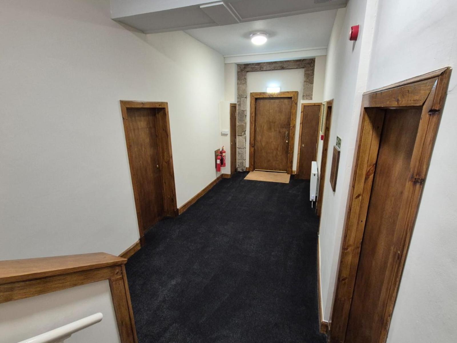 Douglas Hotel 3*