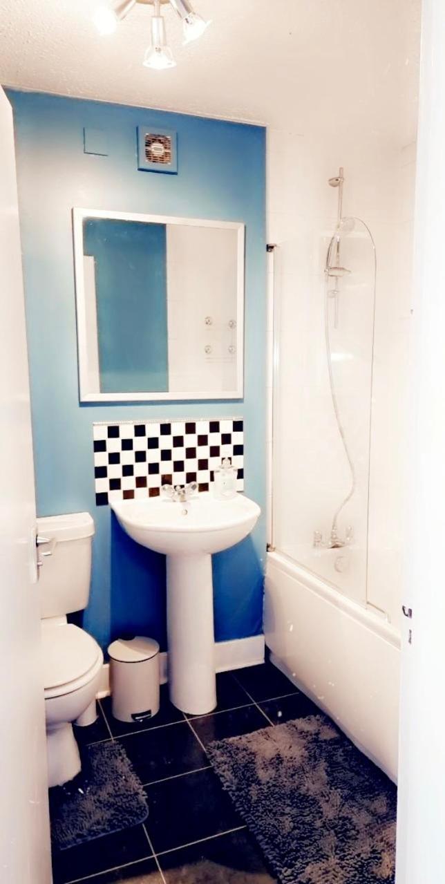 Bearsden Road Apartment *