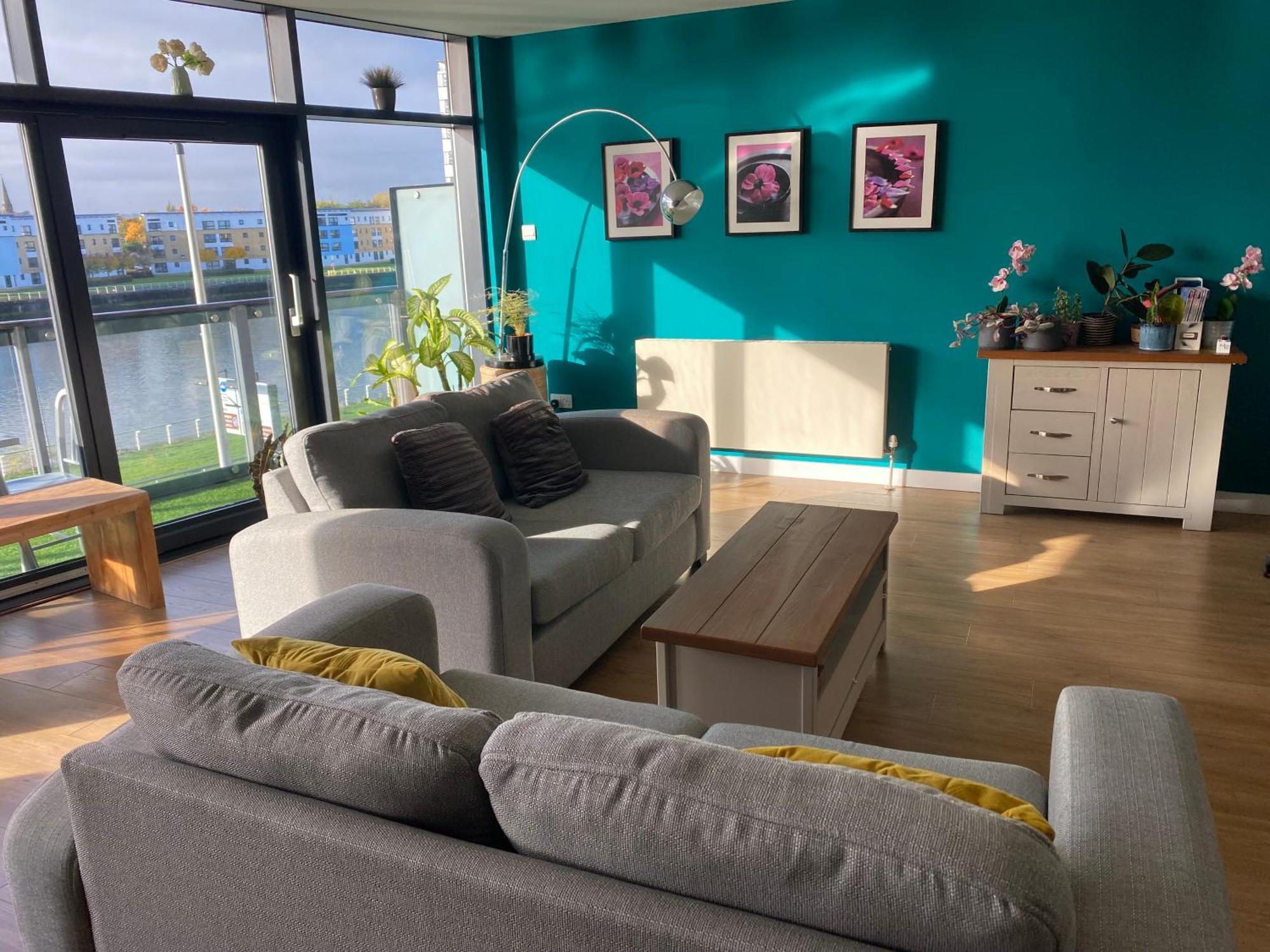 Metropolitan Nest - Easy Walk To Hydro & Secc Center Apartment