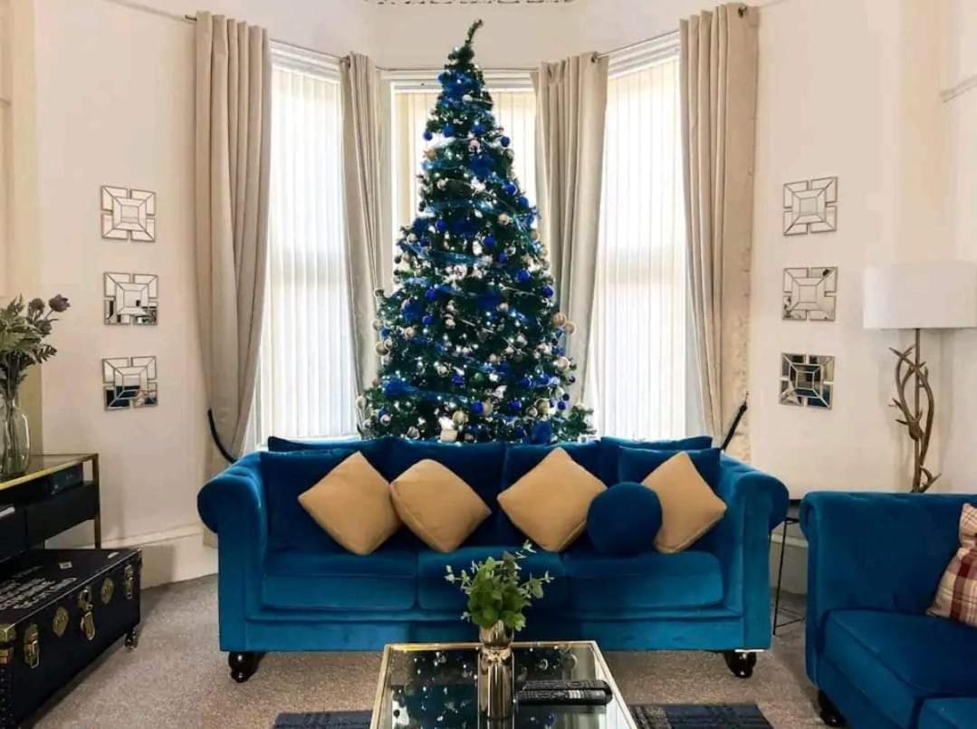 10 Bedrooms Pool Table Garden Piano Apartment Glasgow