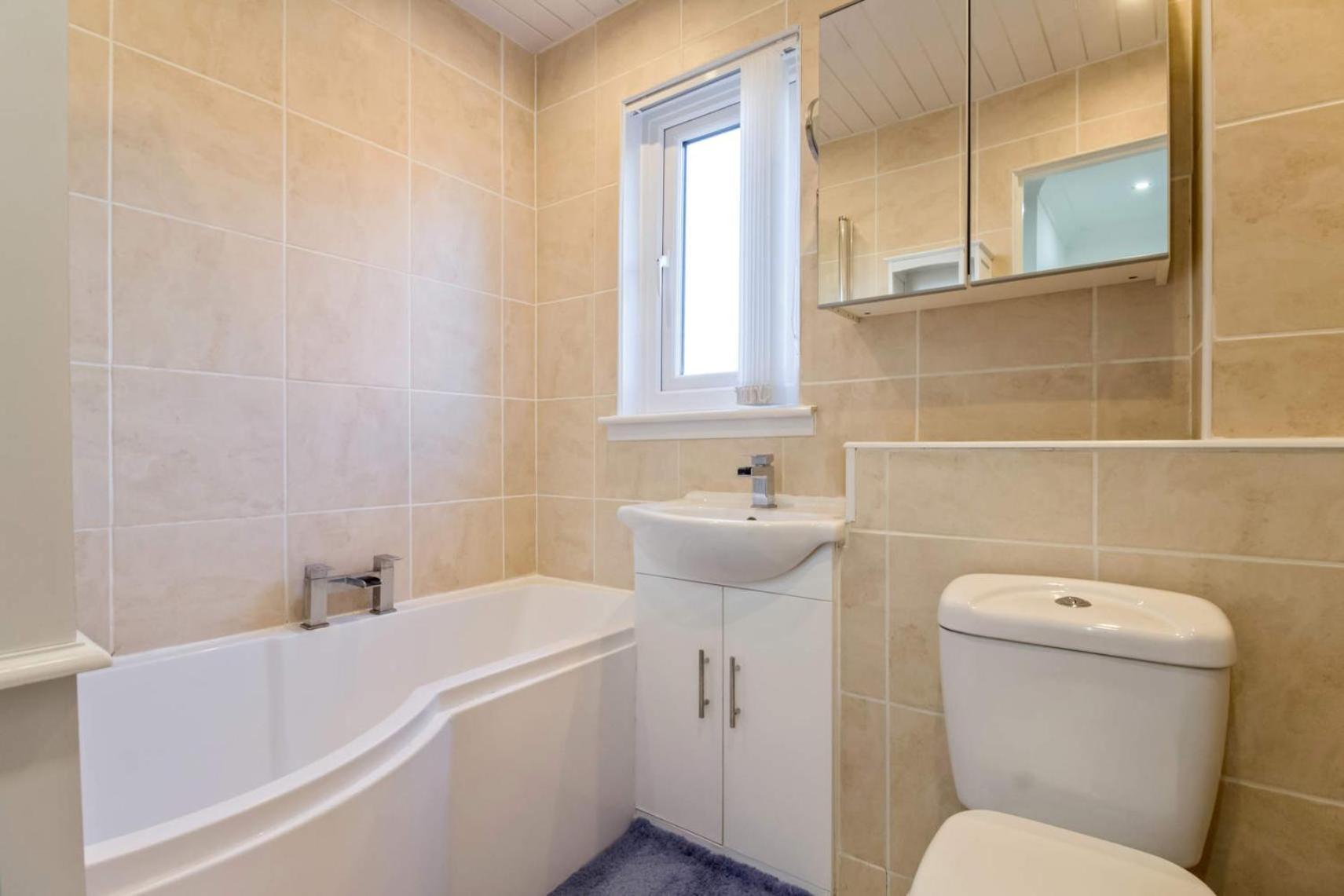 Bonnie Home, Queens Park, Centre And Hampden Stadium Nearby * Glasgow