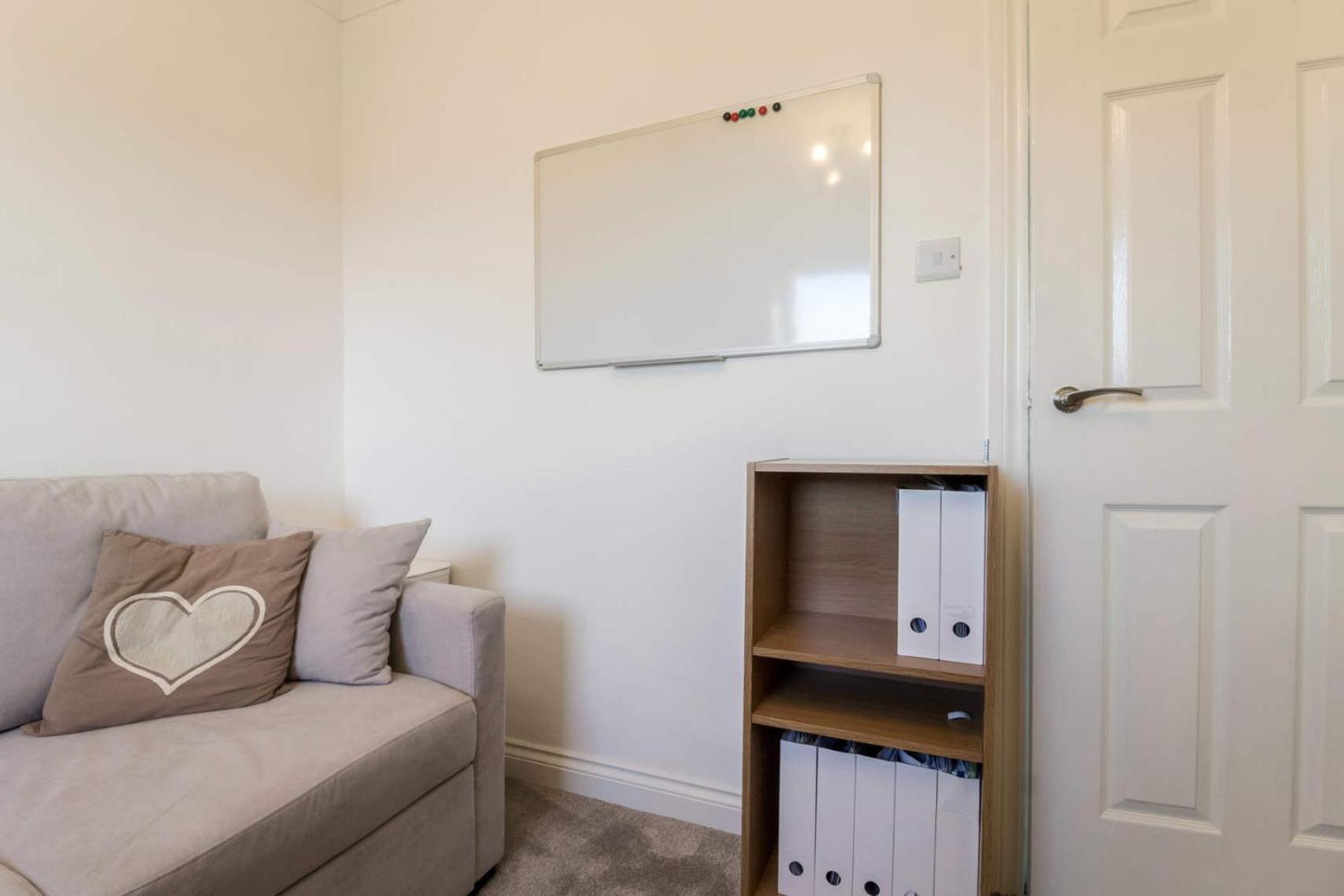 Holiday home Bonnie Home, Queens Park, Centre And Hampden Stadium Nearby *
