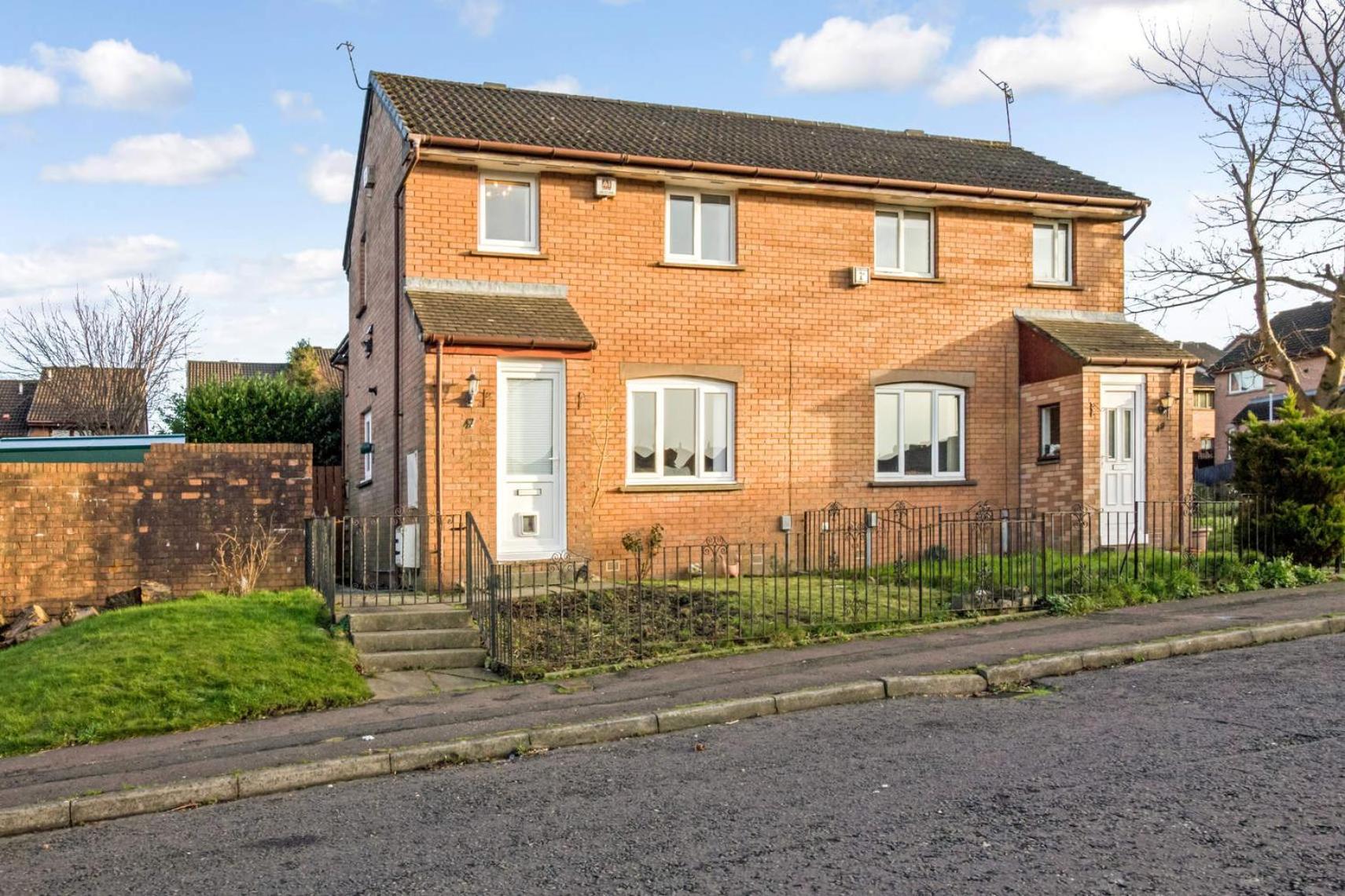 Bonnie Home, Queens Park, Centre And Hampden Stadium Nearby Glasgow