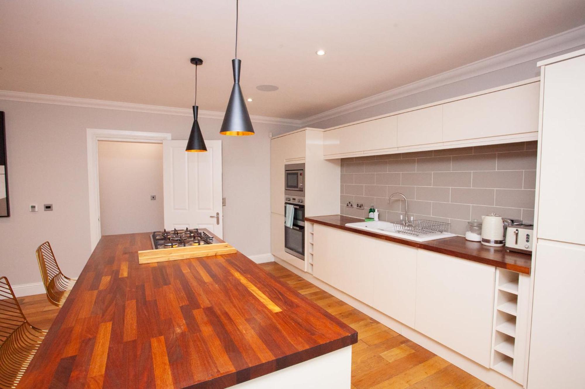 Charming Sandstone-basement In West End * Glasgow