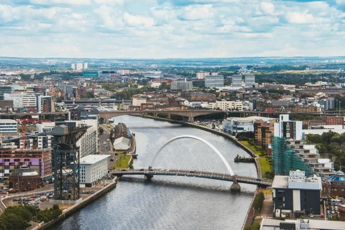 Homely Flat Close To Centre With Free Parking *