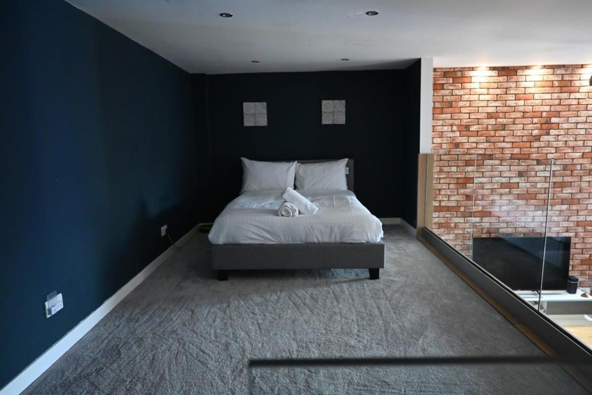 Stunning Centre Duplex Apartment *