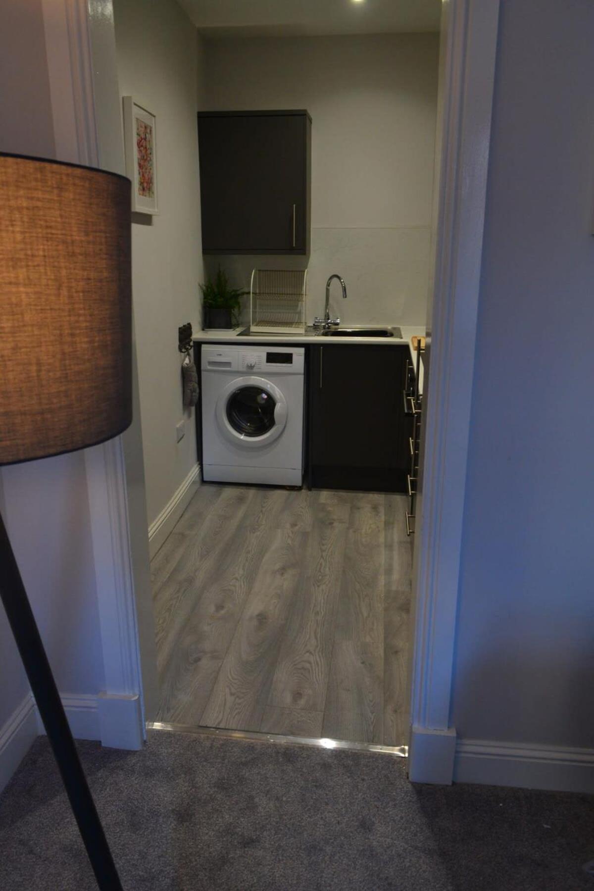 2 Bedroom Oasis In Centre *