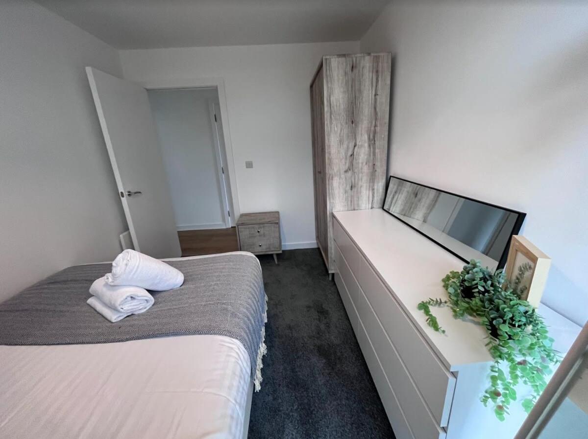 Apartment Stylish Newly Decorated 2 Bed *