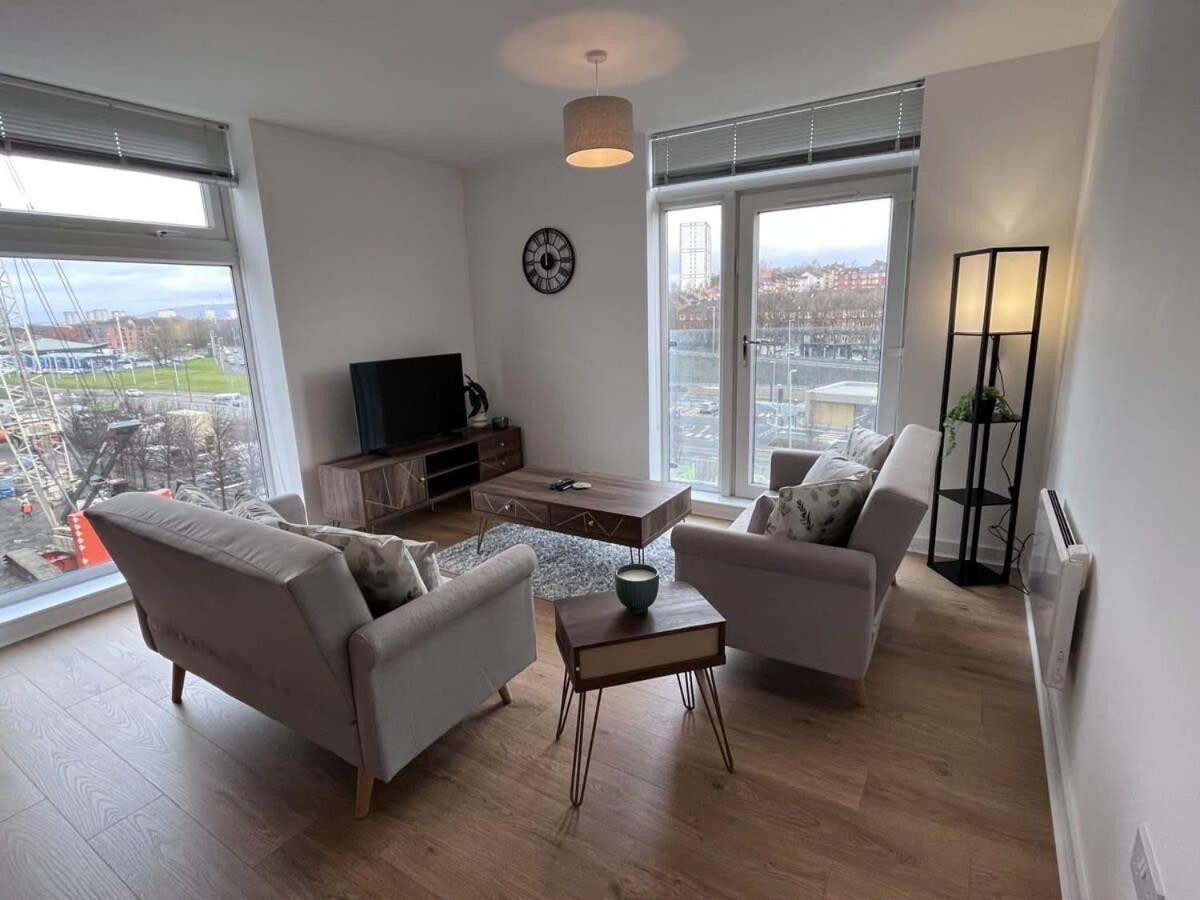 Stylish Newly Decorated 2 Bed * Glasgow