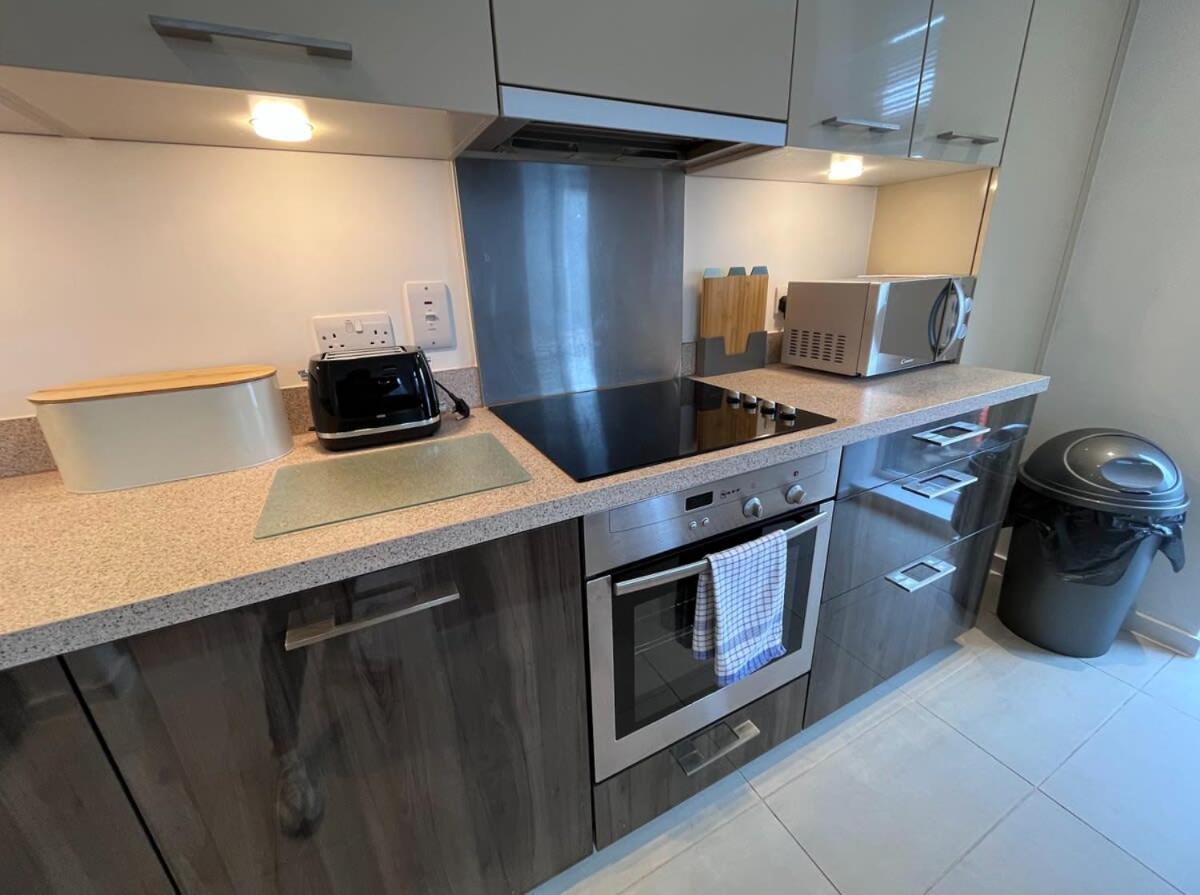 Stylish Newly Decorated 2 Bed Apartment