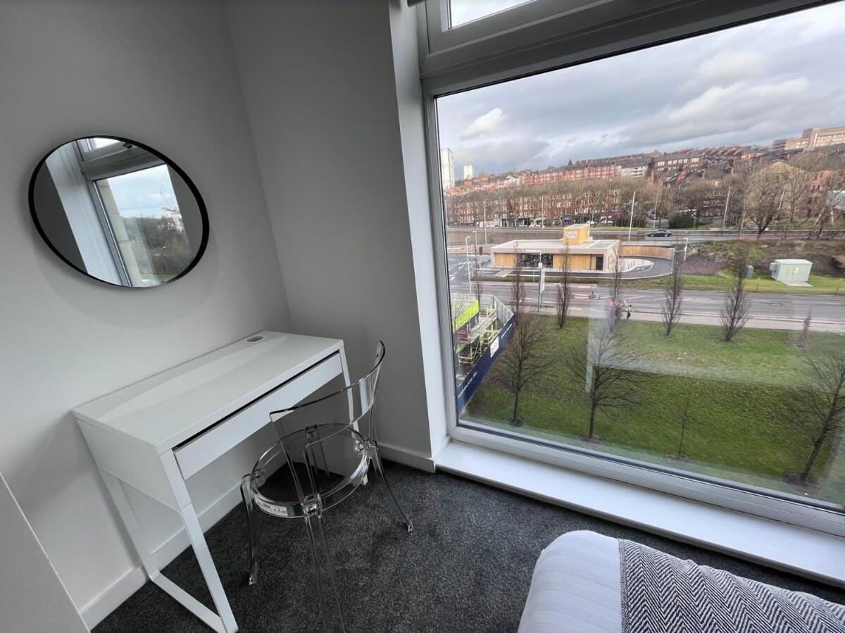 Stylish Newly Decorated 2 Bed * Glasgow