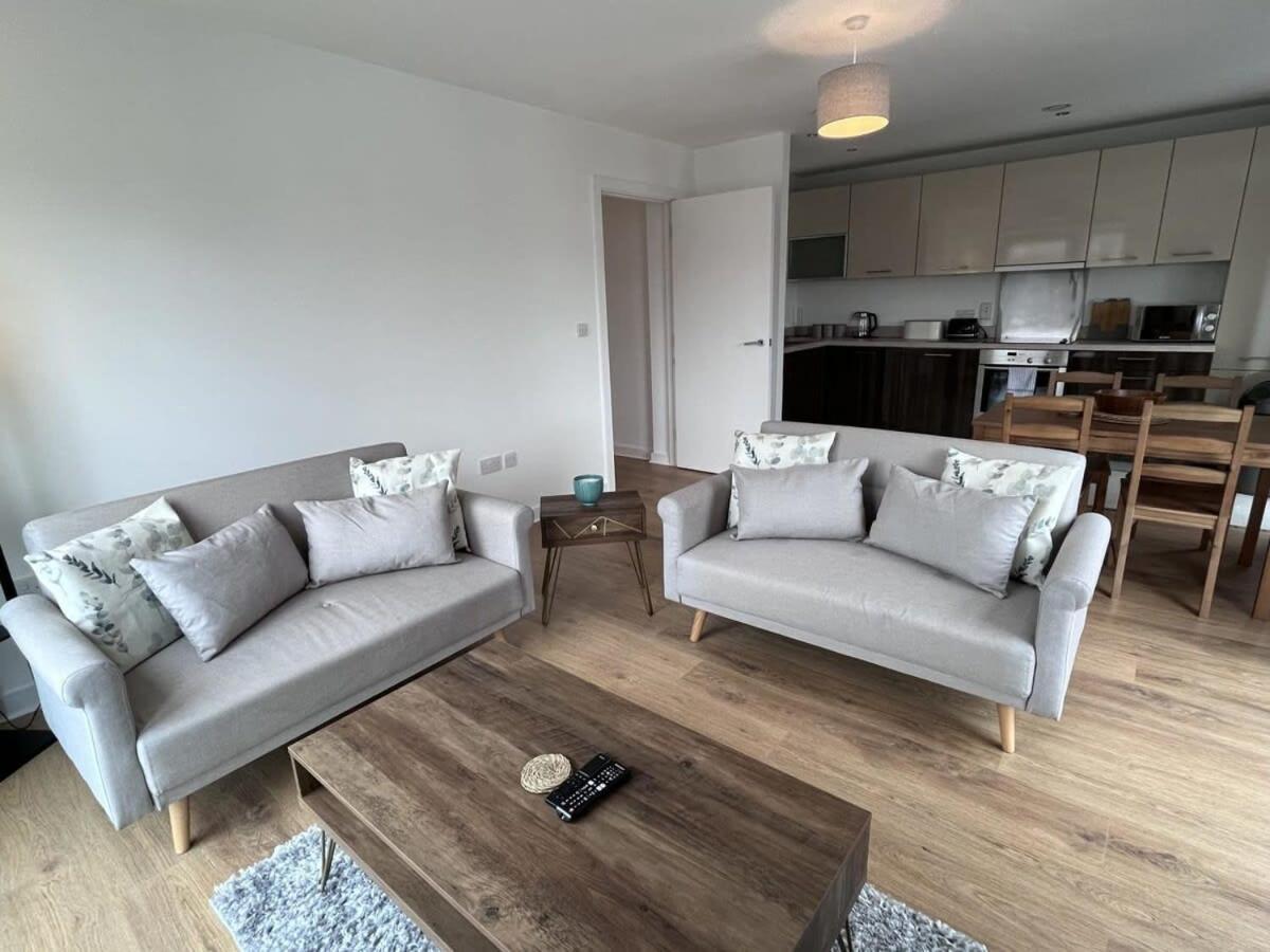 Apartment Stylish Newly Decorated 2 Bed
