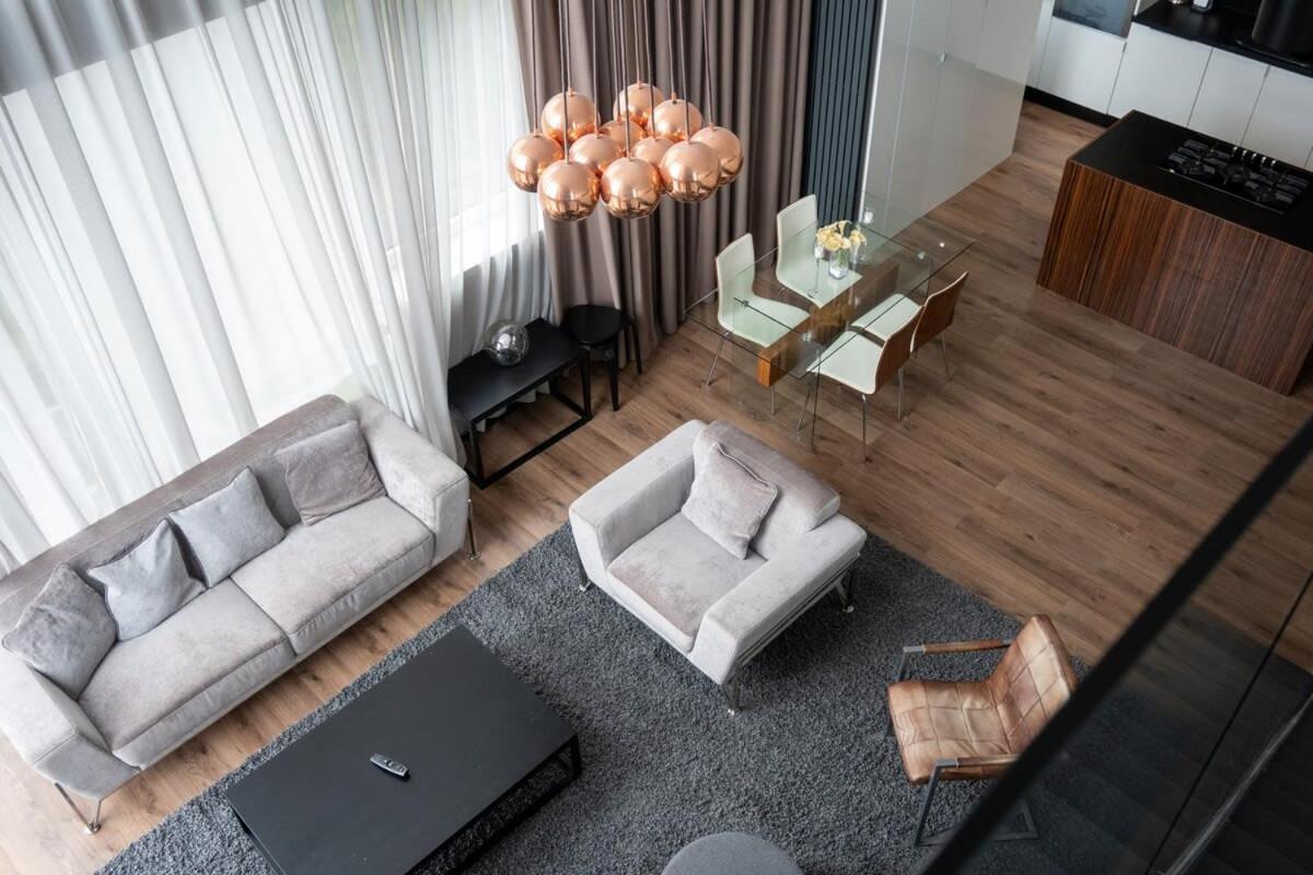 Stunning 3 Bed Penthouse In West End Apartment *