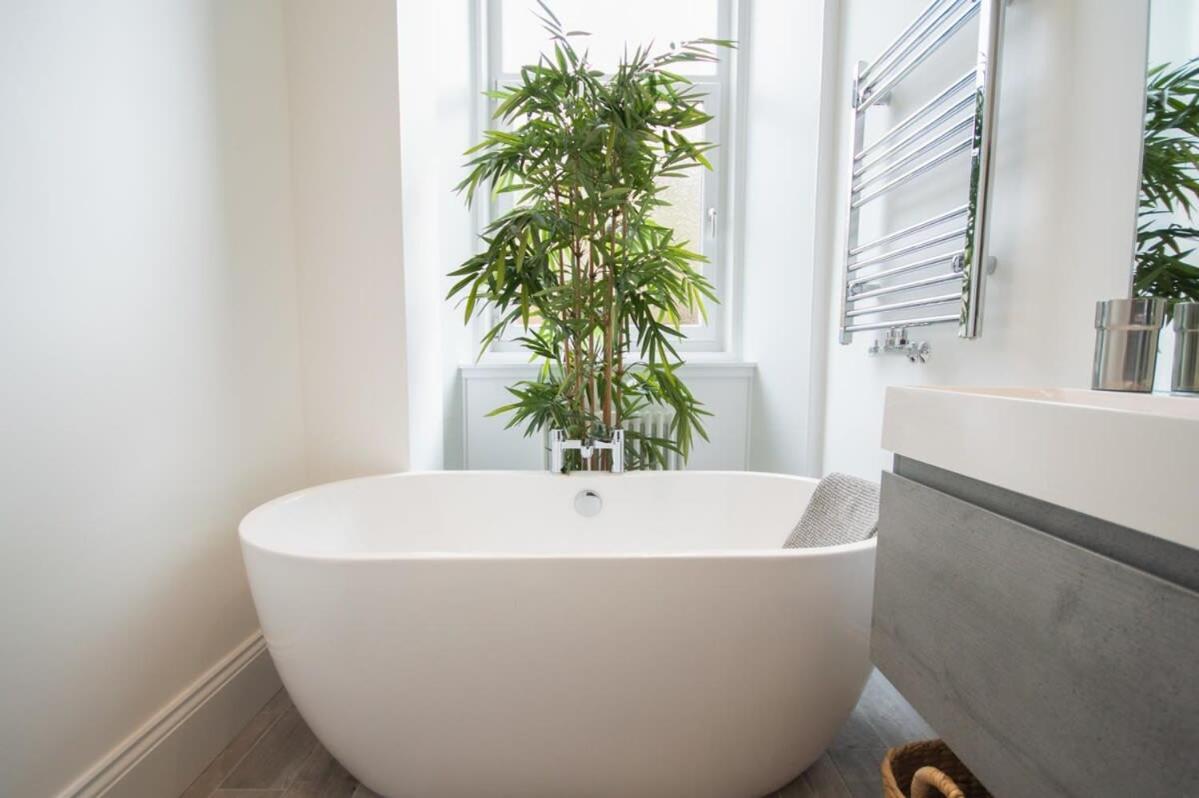 Stunning 3 Bed Flat In The Heart Of The West End Glasgow