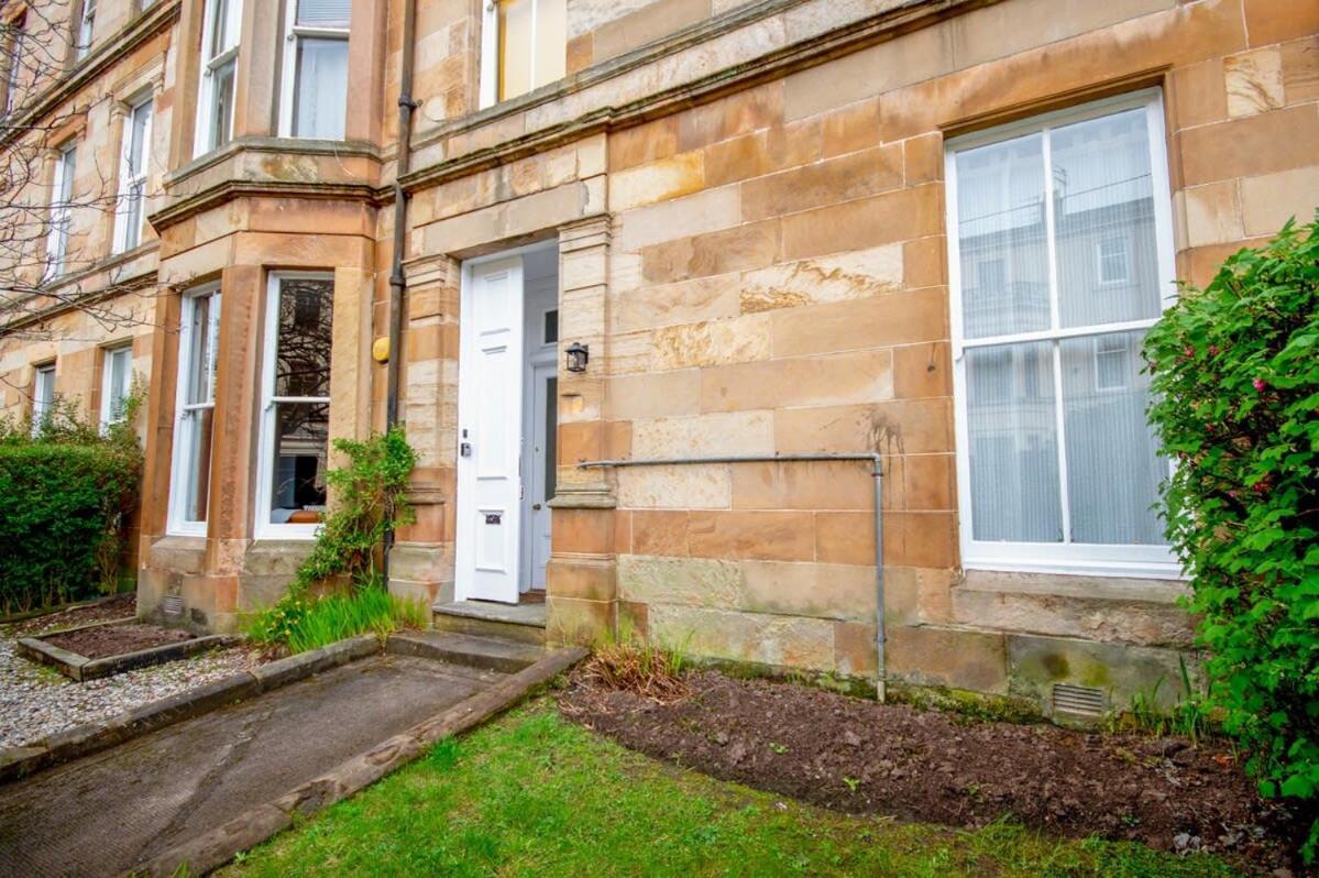 Stunning 3 Bed Flat In The Heart Of The West End Holiday home