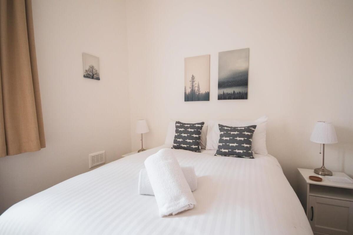 Stunning 3 Bed Flat In The Heart Of The West End Holiday home *