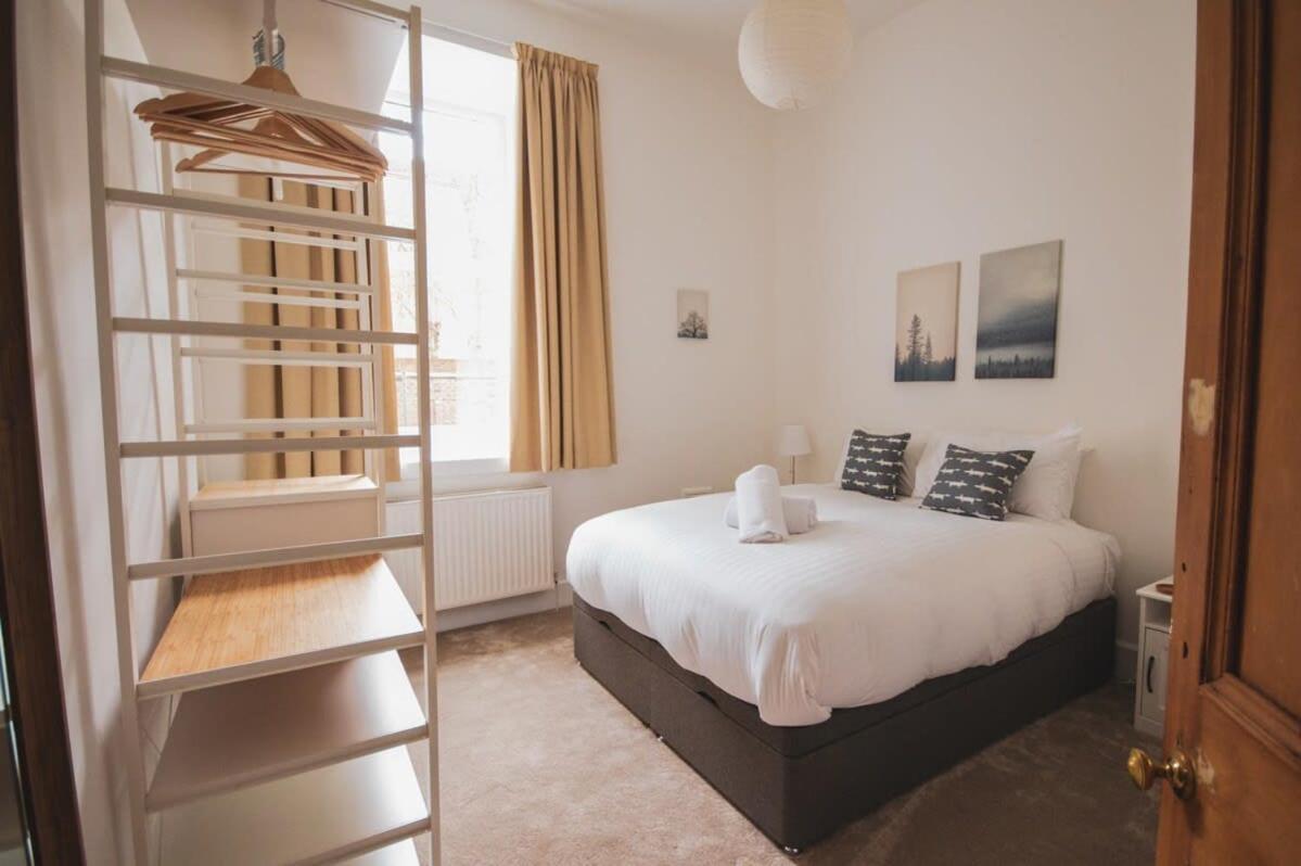 Holiday home Stunning 3 Bed Flat In The Heart Of The West End *