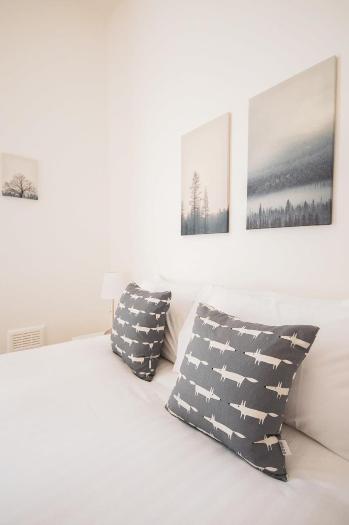 Stunning 3 Bed Flat In The Heart Of The West End Holiday home *